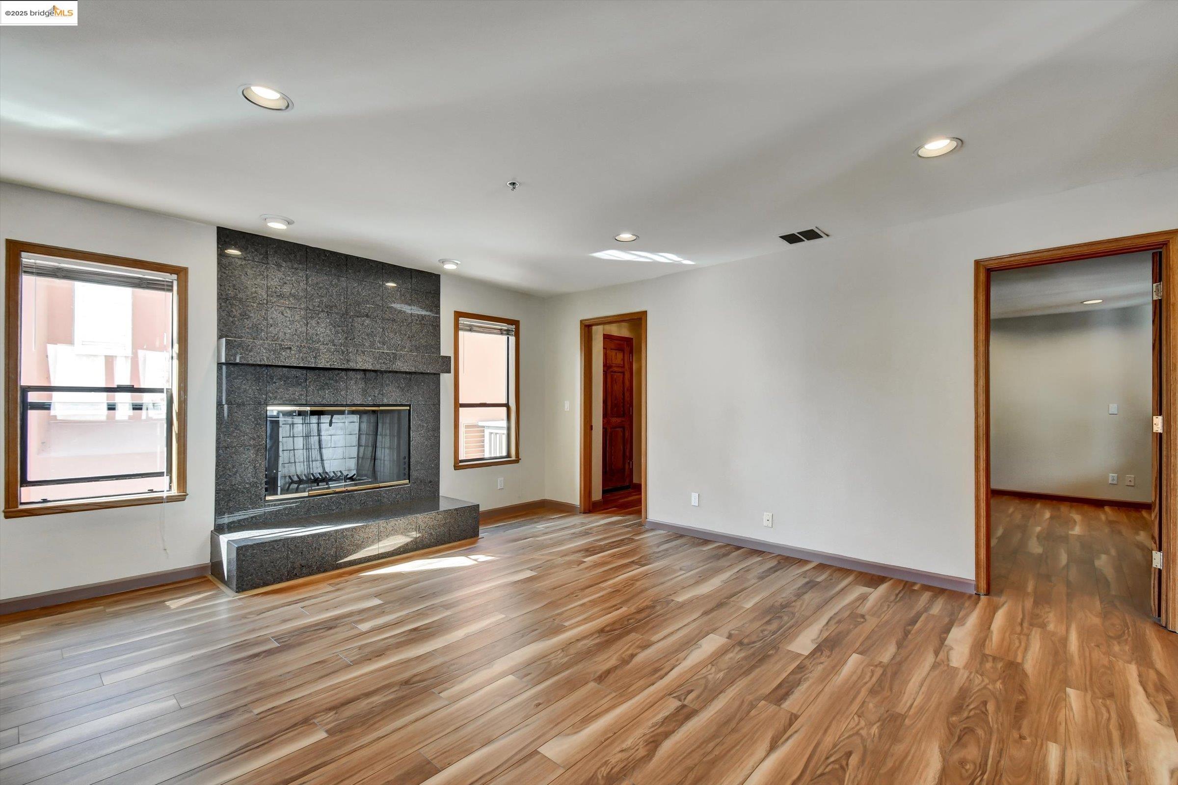 Detail Gallery Image 13 of 45 For 616 Gravatt Dr, Berkeley,  CA 94705 - 5 Beds | 4/1 Baths