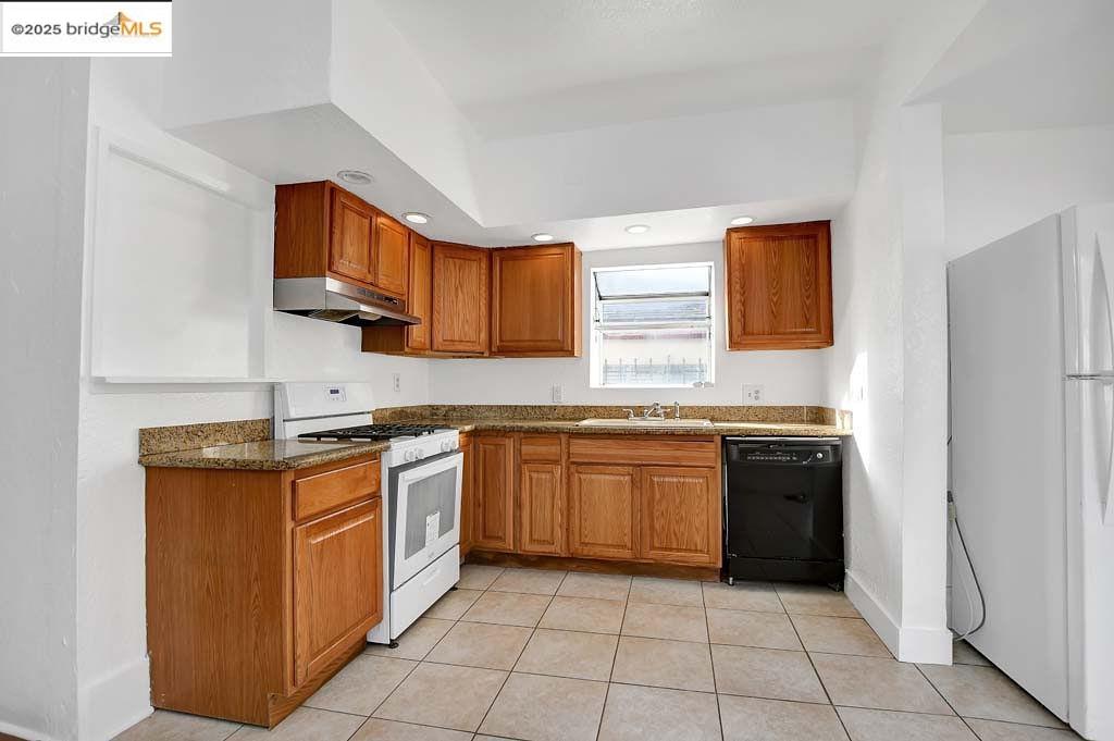 Detail Gallery Image 18 of 28 For 5540 E 17th St, Oakland,  CA 94621 - 3 Beds | 2 Baths