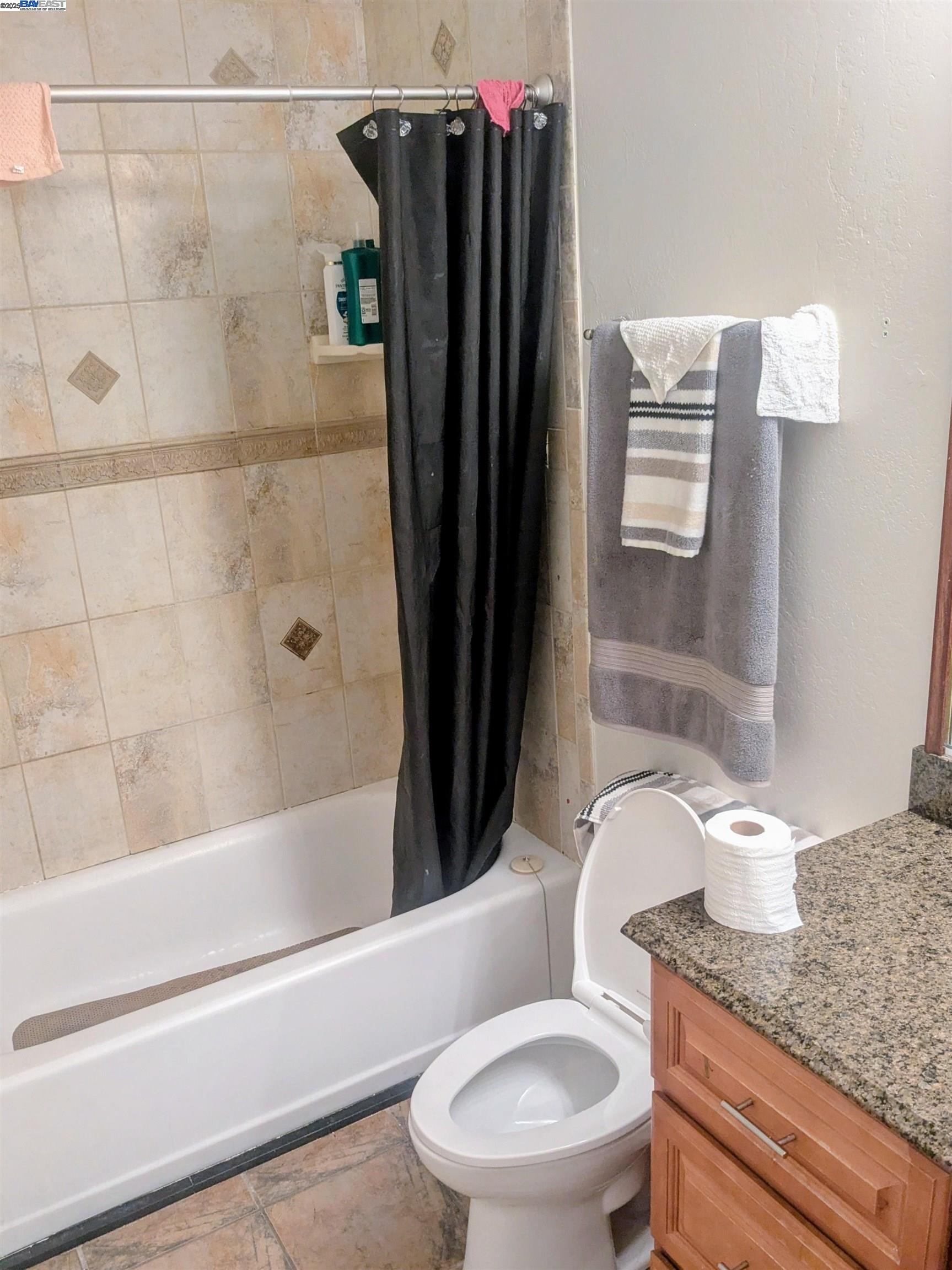 Detail Gallery Image 11 of 15 For 1704 Dalessi Dr, Pinole,  CA 94564 - 3 Beds | 2/1 Baths