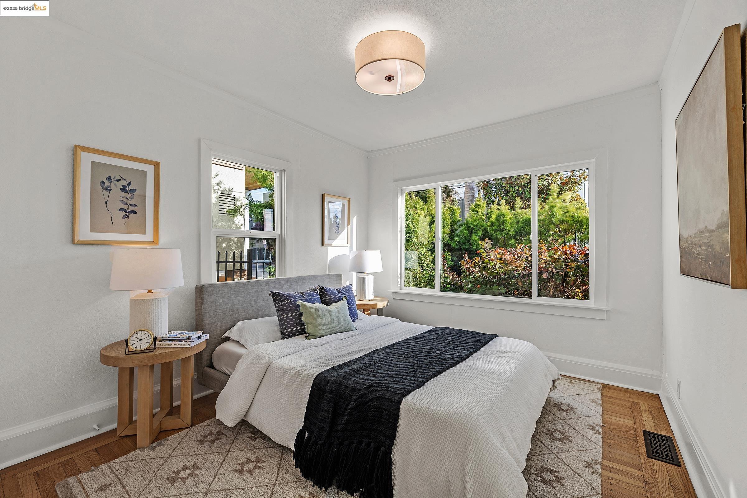 Detail Gallery Image 18 of 59 For 1515 Derby St, Berkeley,  CA 94703 - 4 Beds | 2 Baths