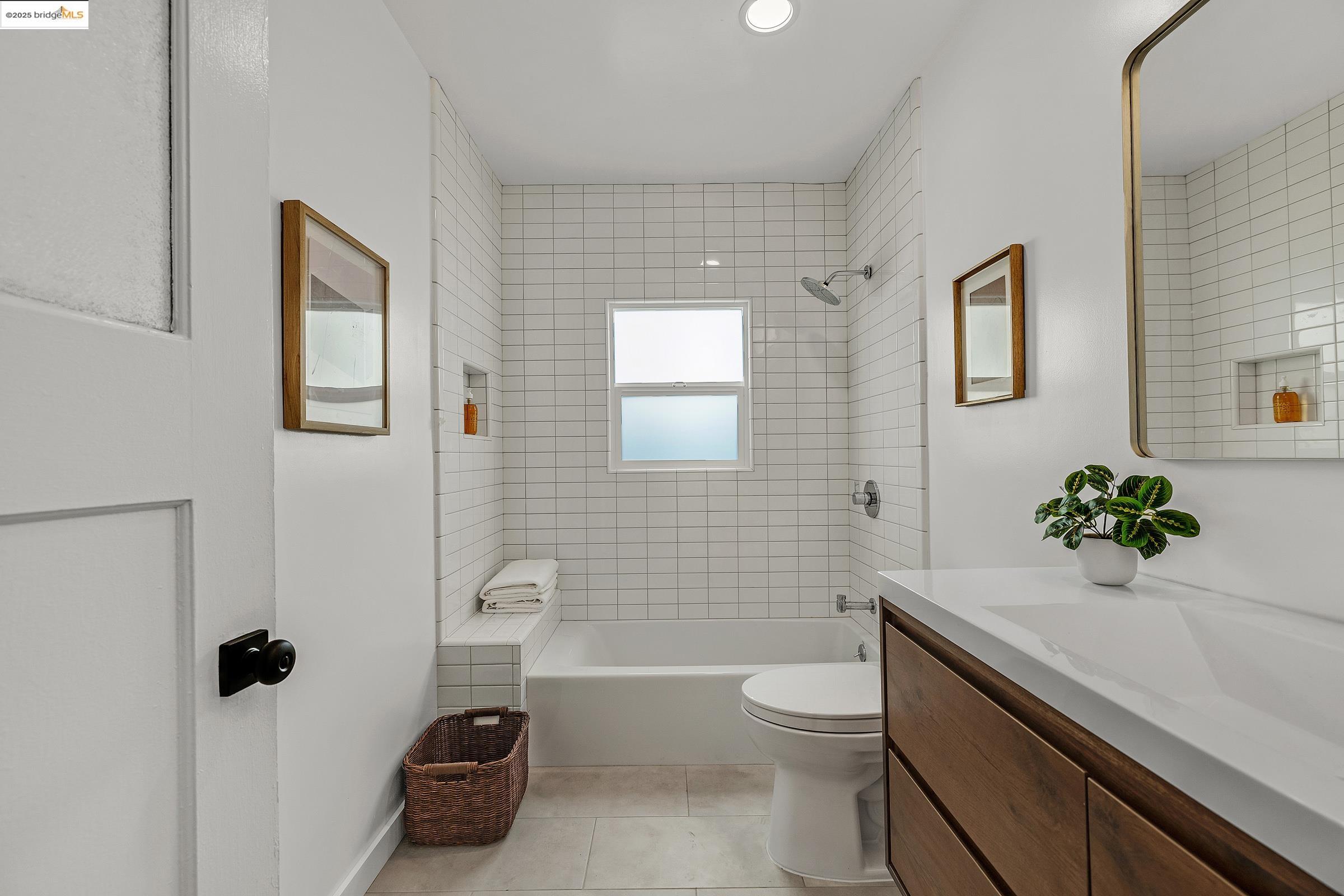 Detail Gallery Image 22 of 59 For 1515 Derby St, Berkeley,  CA 94703 - 4 Beds | 2 Baths