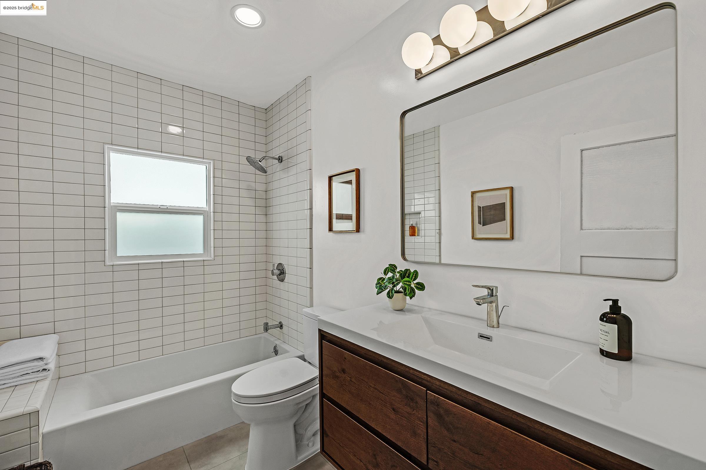 Detail Gallery Image 23 of 59 For 1515 Derby St, Berkeley,  CA 94703 - 4 Beds | 2 Baths