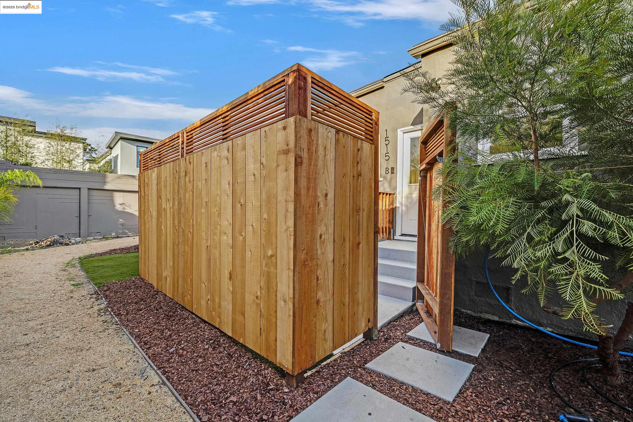 Detail Gallery Image 32 of 59 For 1515 Derby St, Berkeley,  CA 94703 - 4 Beds | 2 Baths