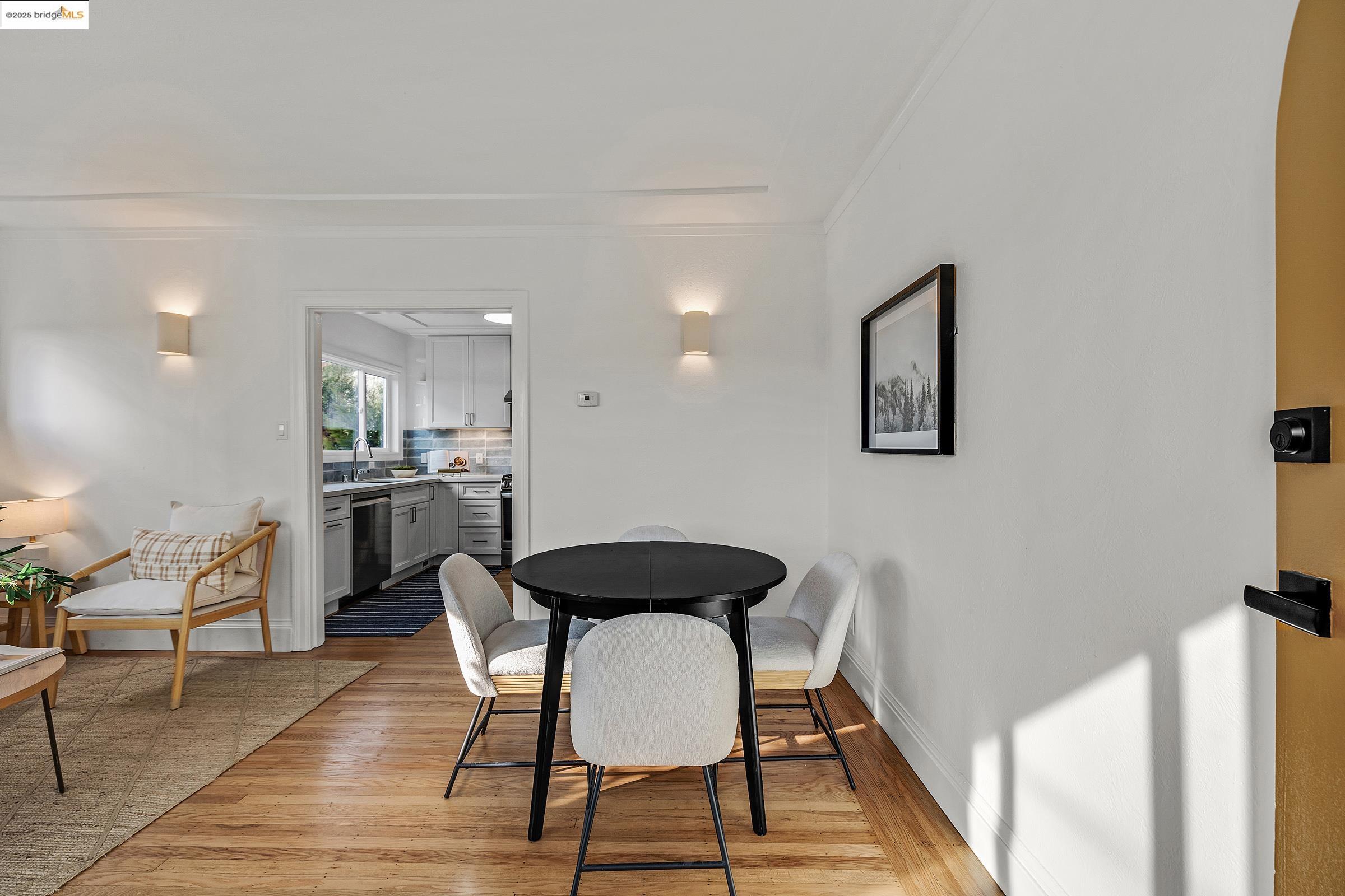 Detail Gallery Image 5 of 59 For 1515 Derby St, Berkeley,  CA 94703 - 4 Beds | 2 Baths