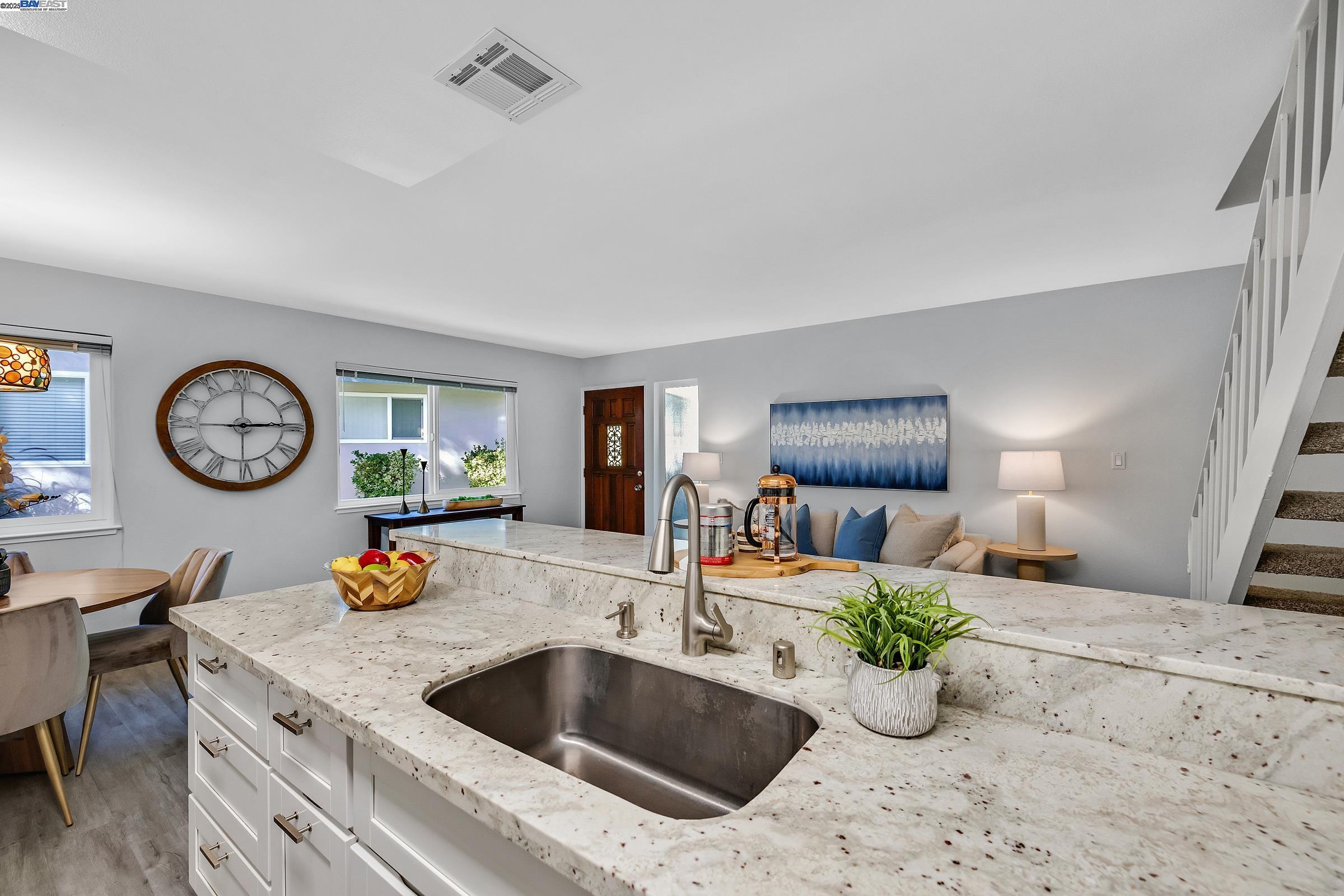 Detail Gallery Image 11 of 34 For 2207 Segundo Ct #2,  Pleasanton,  CA 94588 - 2 Beds | 1 Baths