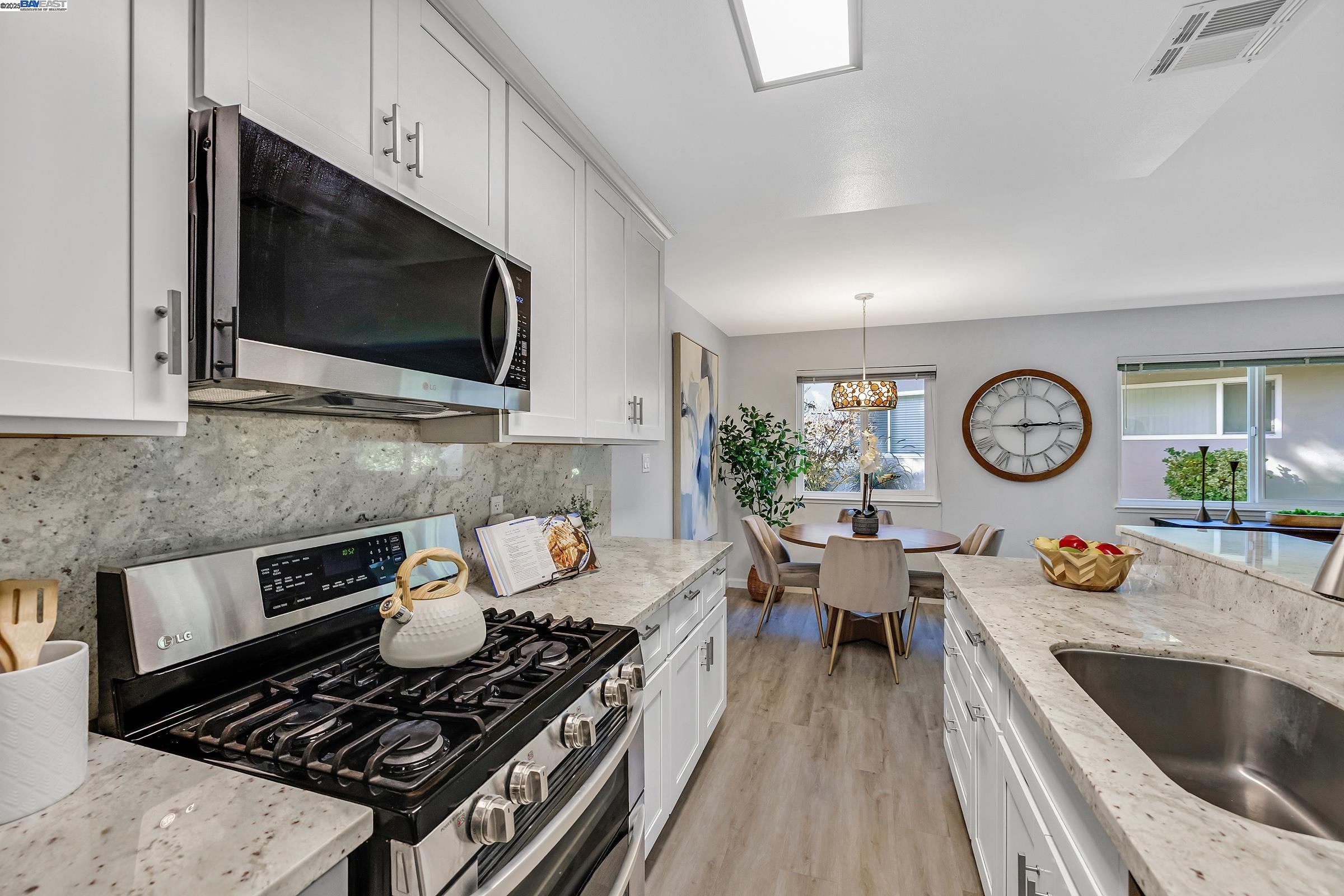 Detail Gallery Image 12 of 34 For 2207 Segundo Ct #2,  Pleasanton,  CA 94588 - 2 Beds | 1 Baths