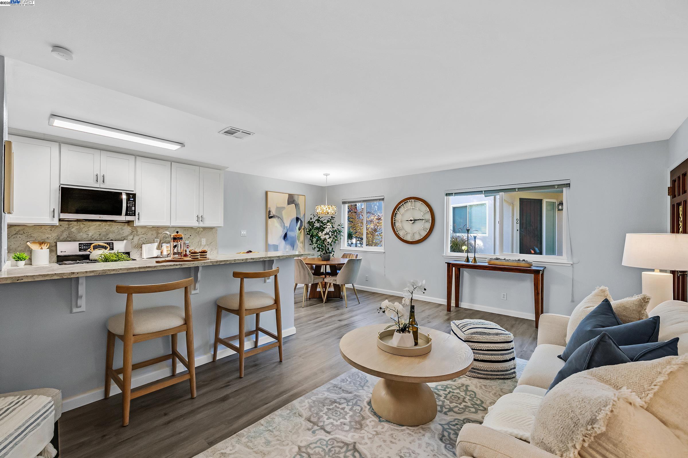 Detail Gallery Image 4 of 34 For 2207 Segundo Ct #2,  Pleasanton,  CA 94588 - 2 Beds | 1 Baths