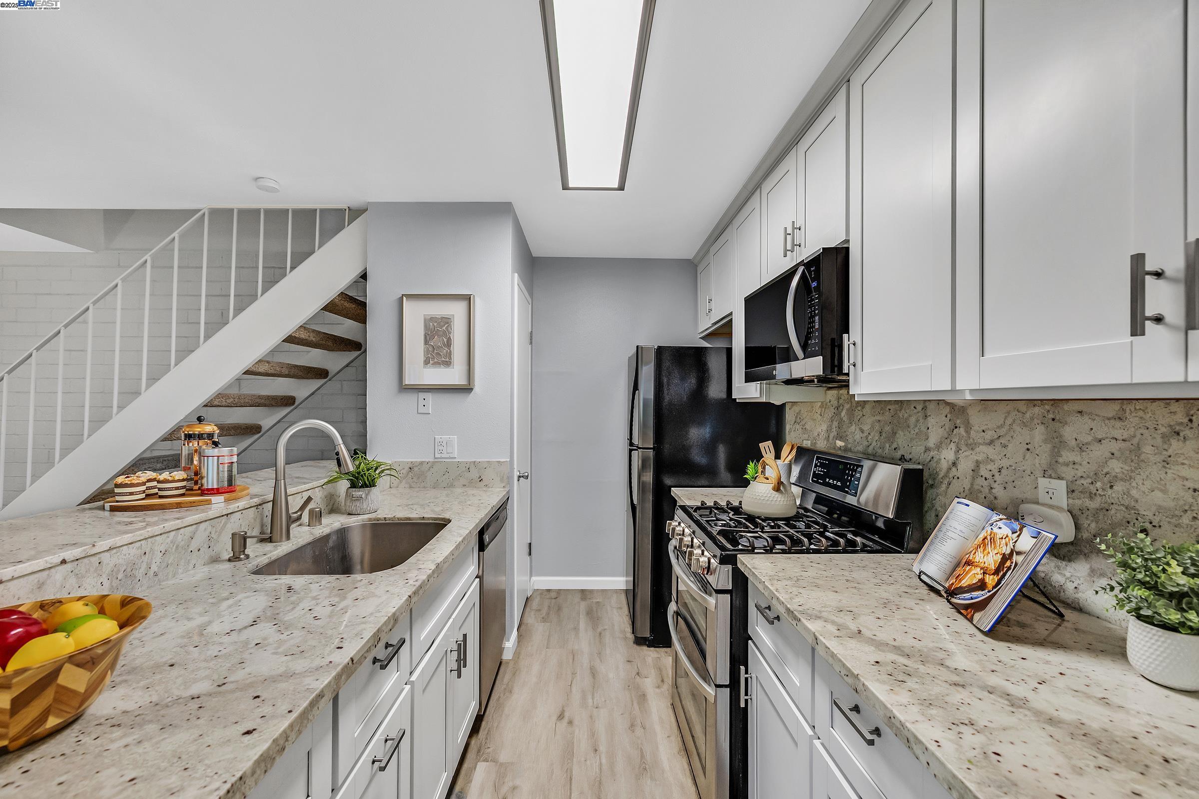 Detail Gallery Image 9 of 34 For 2207 Segundo Ct #2,  Pleasanton,  CA 94588 - 2 Beds | 1 Baths