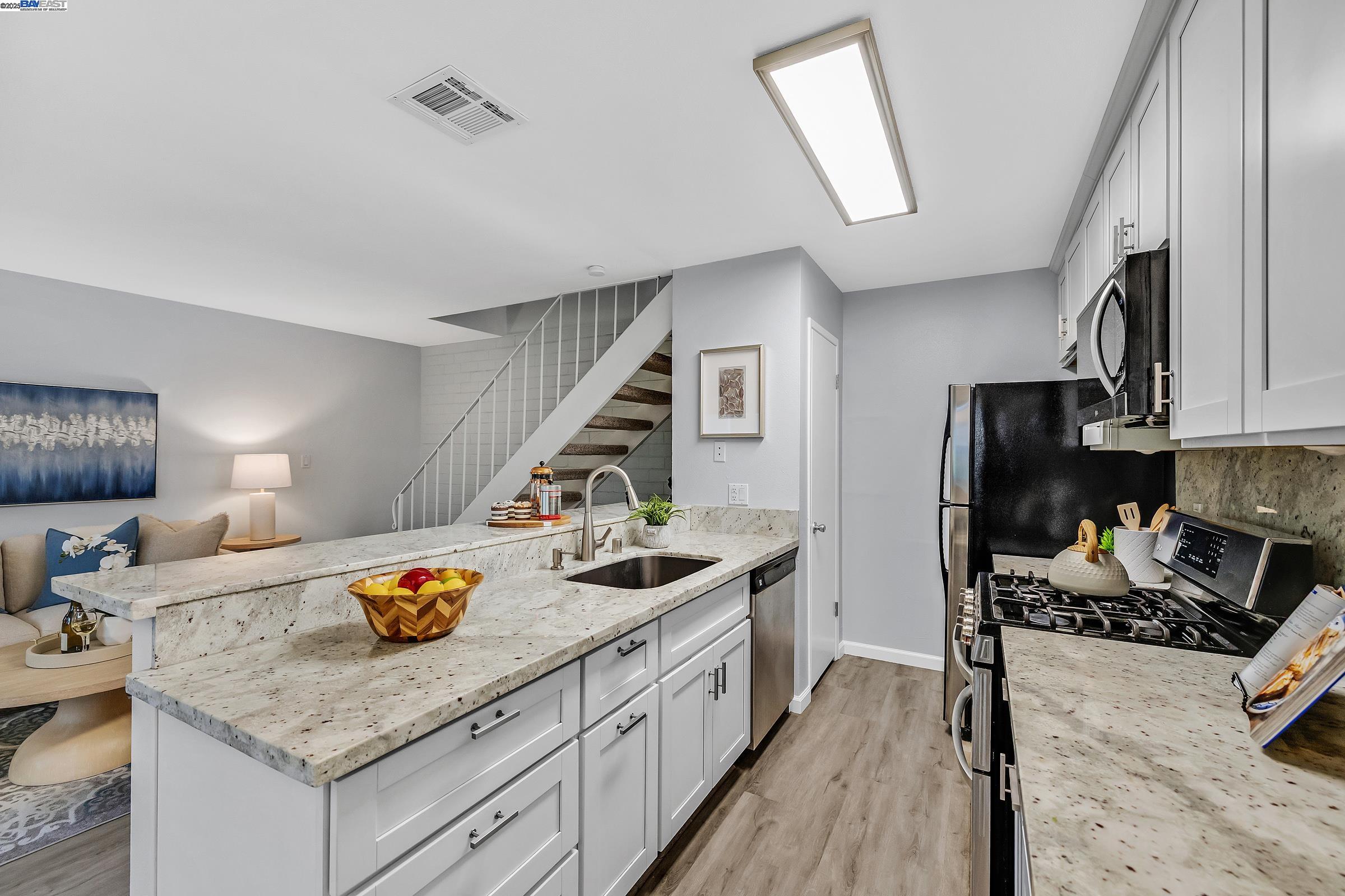 Detail Gallery Image 10 of 34 For 2207 Segundo Ct #2,  Pleasanton,  CA 94588 - 2 Beds | 1 Baths