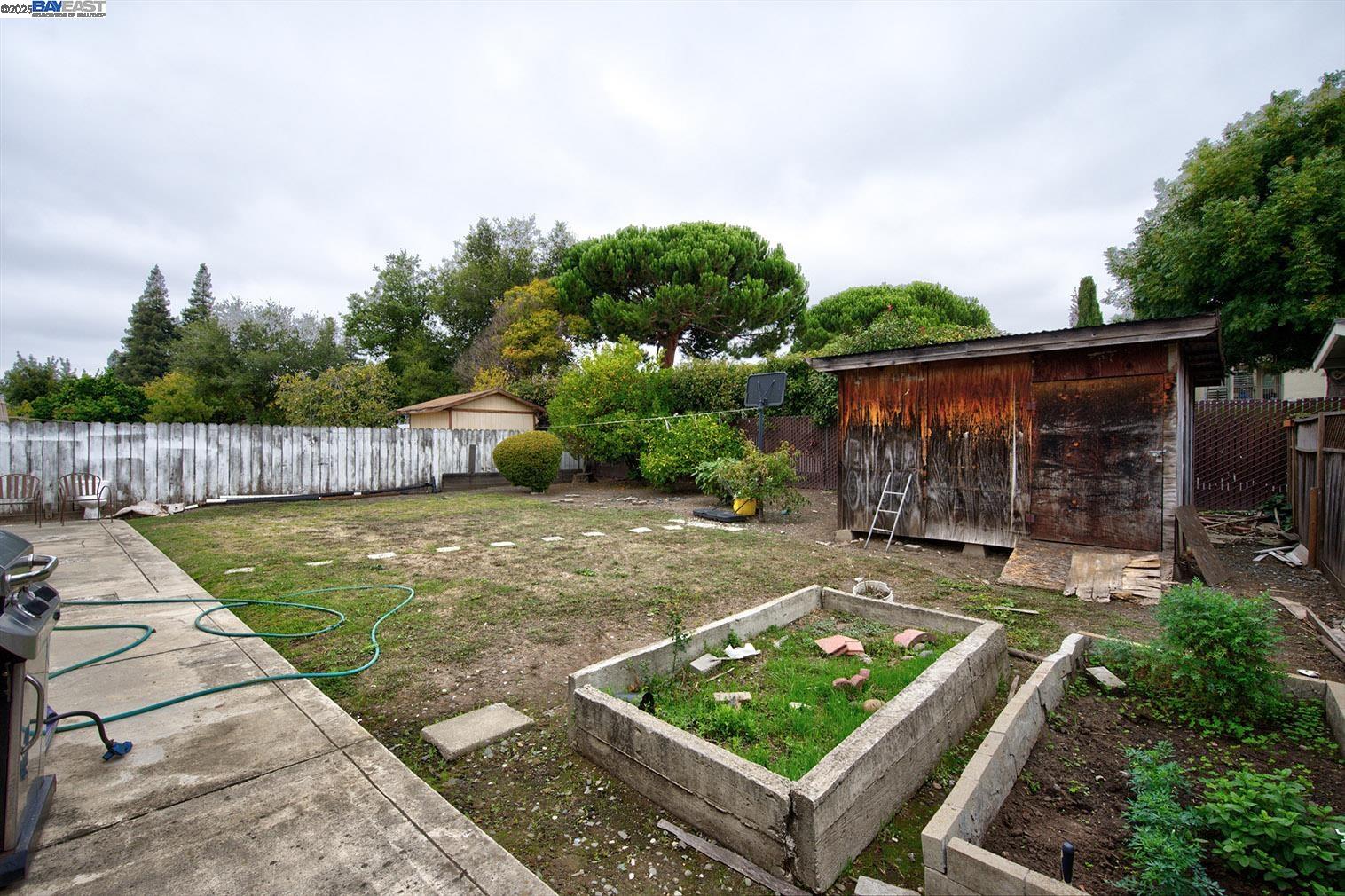 Detail Gallery Image 9 of 13 For 25512 Tarman Ave, Hayward,  CA 94544 - 4 Beds | 2 Baths