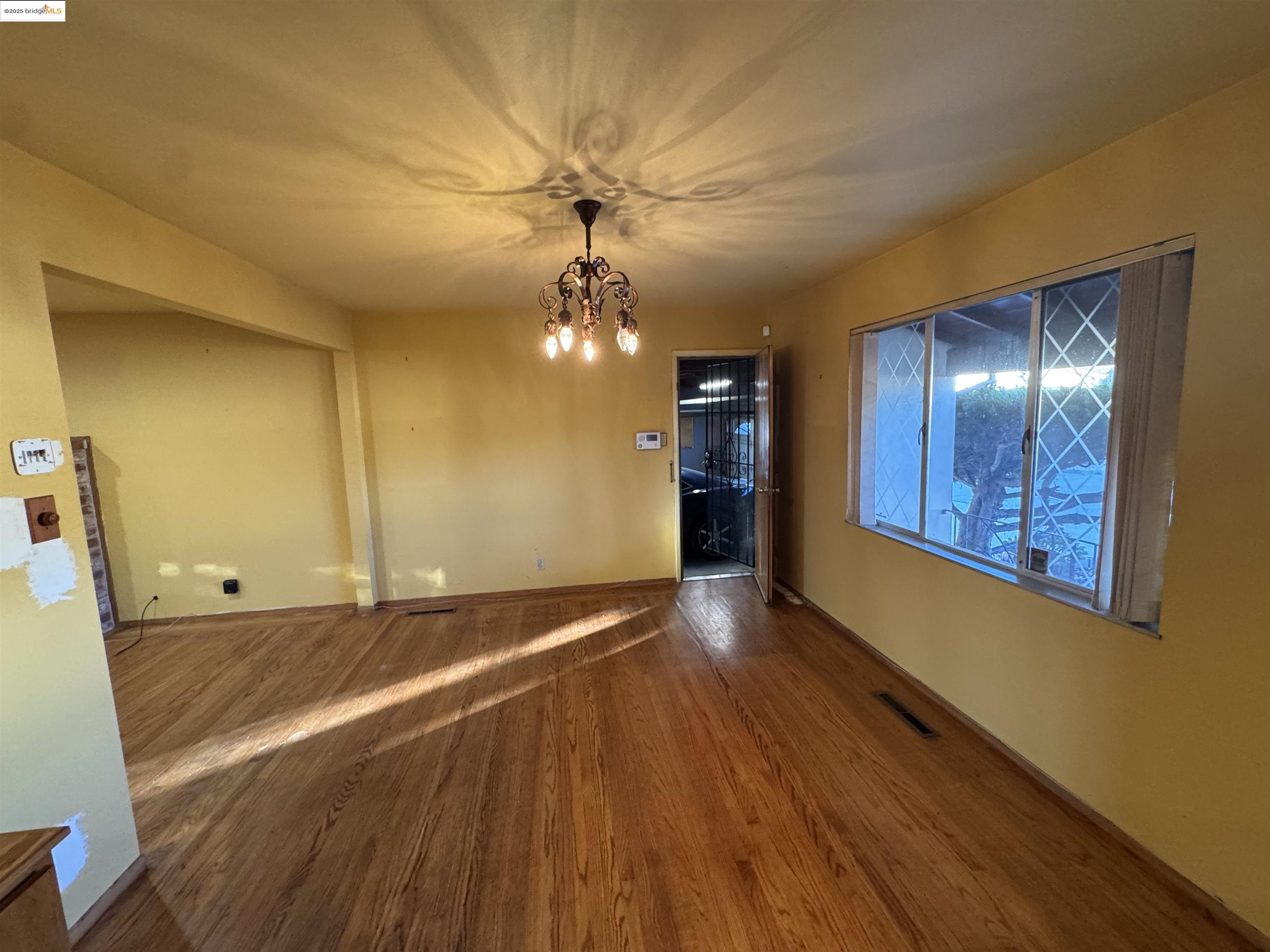 Detail Gallery Image 17 of 55 For 9 Leamont Court, Oakland,  CA 94605 - 3 Beds | 2 Baths