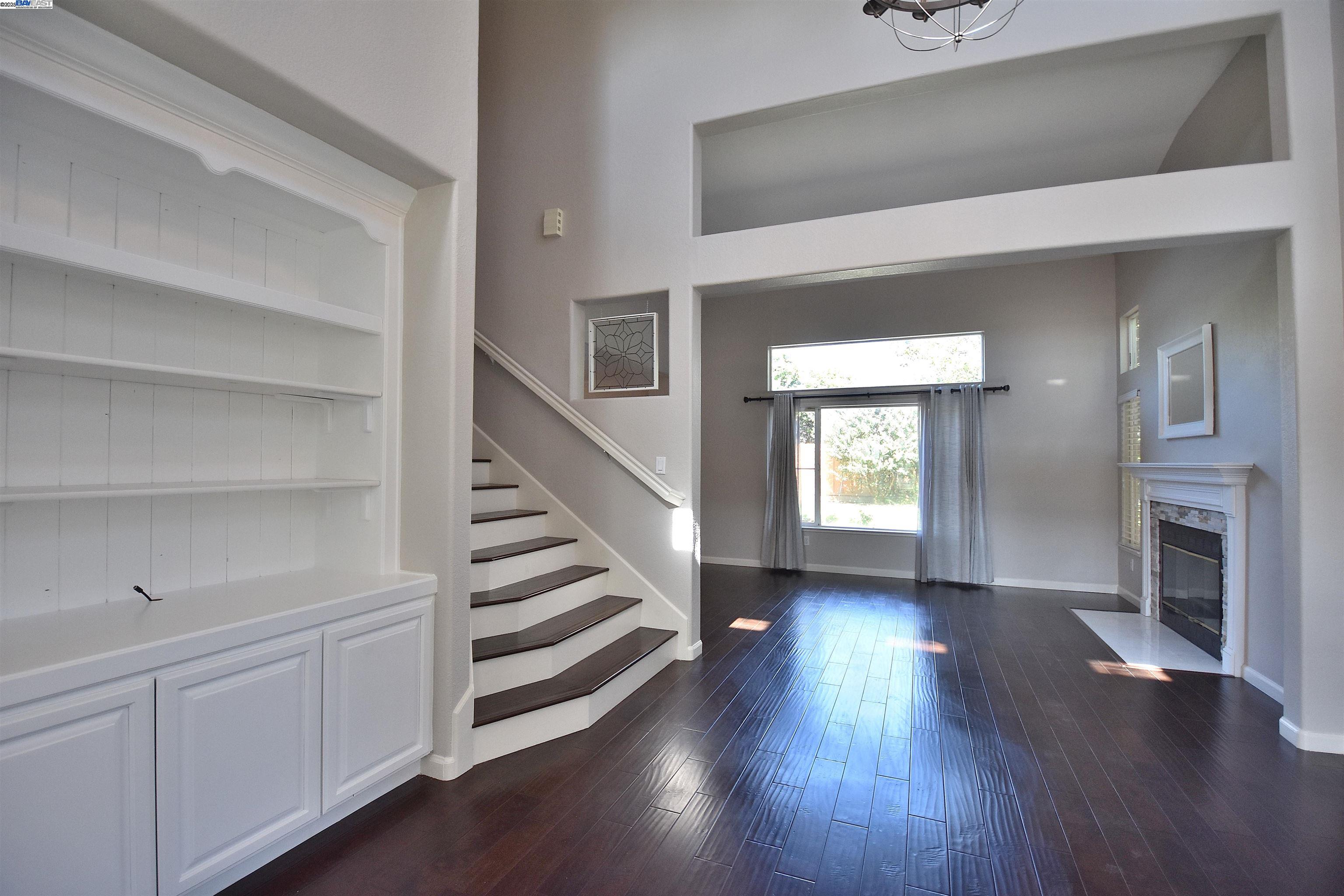 Detail Gallery Image 6 of 37 For 2545 Bridle Creek Ct, Tracy,  CA 95377 - 4 Beds | 2/1 Baths