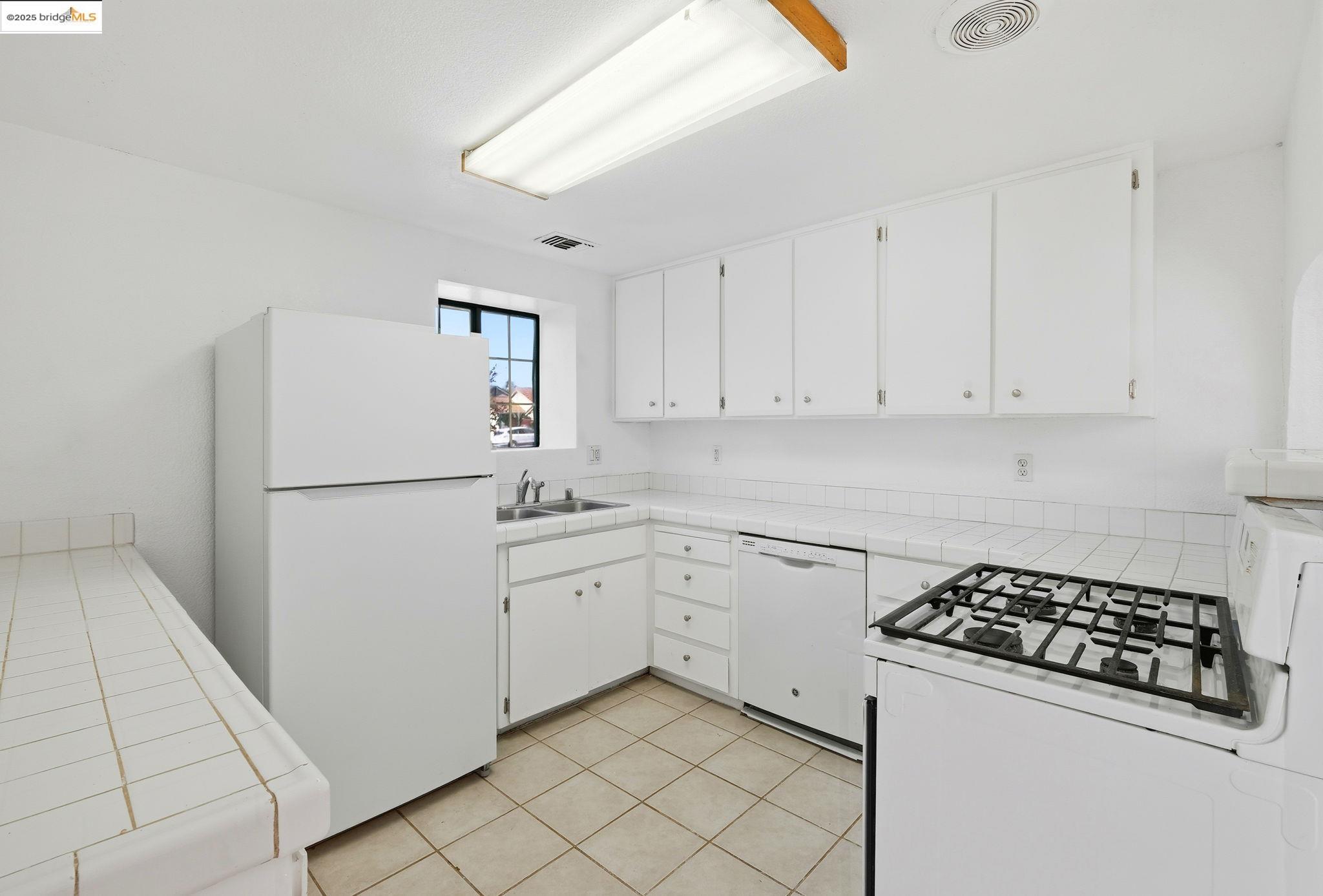 Detail Gallery Image 13 of 40 For 5210 Martin St, Oakley,  CA 94561 - 3 Beds | 2 Baths