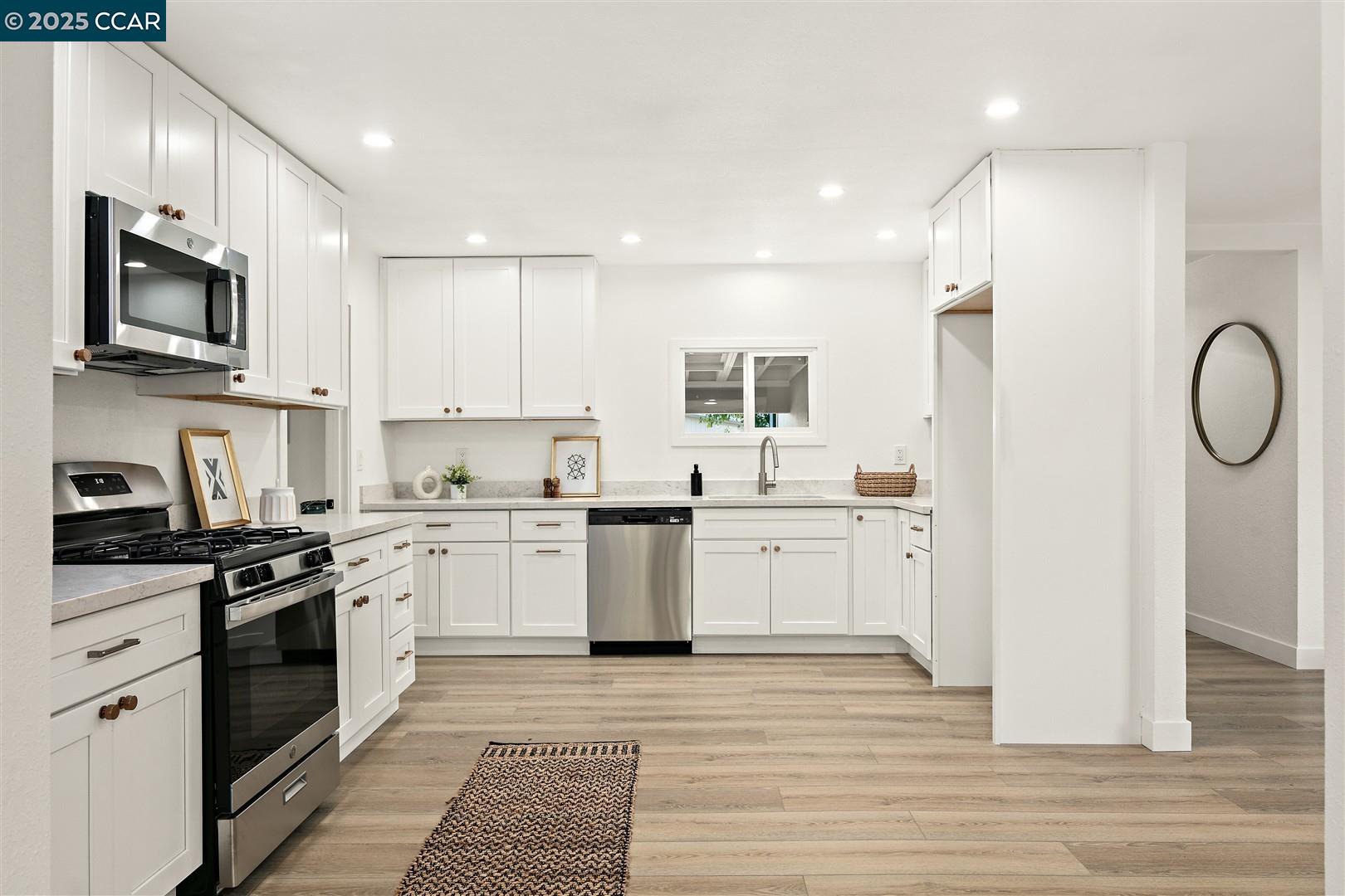 Detail Gallery Image 12 of 38 For 2981 Gilma Dr, Richmond,  CA 94806 - 3 Beds | 2 Baths