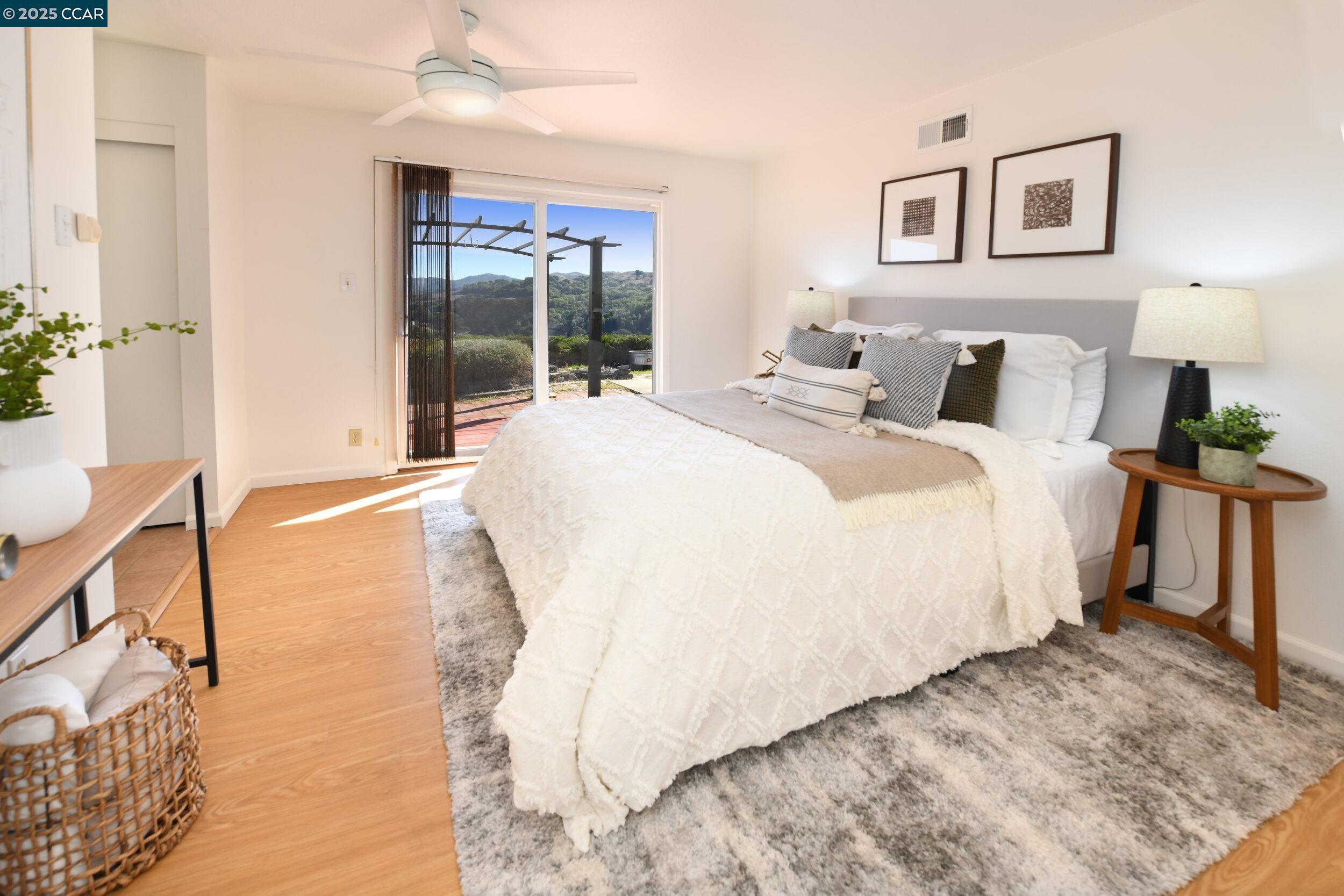 Detail Gallery Image 12 of 31 For 2558 Silvercrest Ct., Pinole,  CA 94564 - 3 Beds | 2 Baths