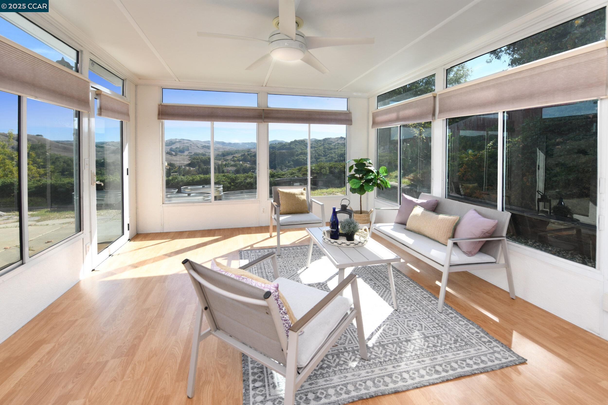 Detail Gallery Image 10 of 31 For 2558 Silvercrest Ct., Pinole,  CA 94564 - 3 Beds | 2 Baths