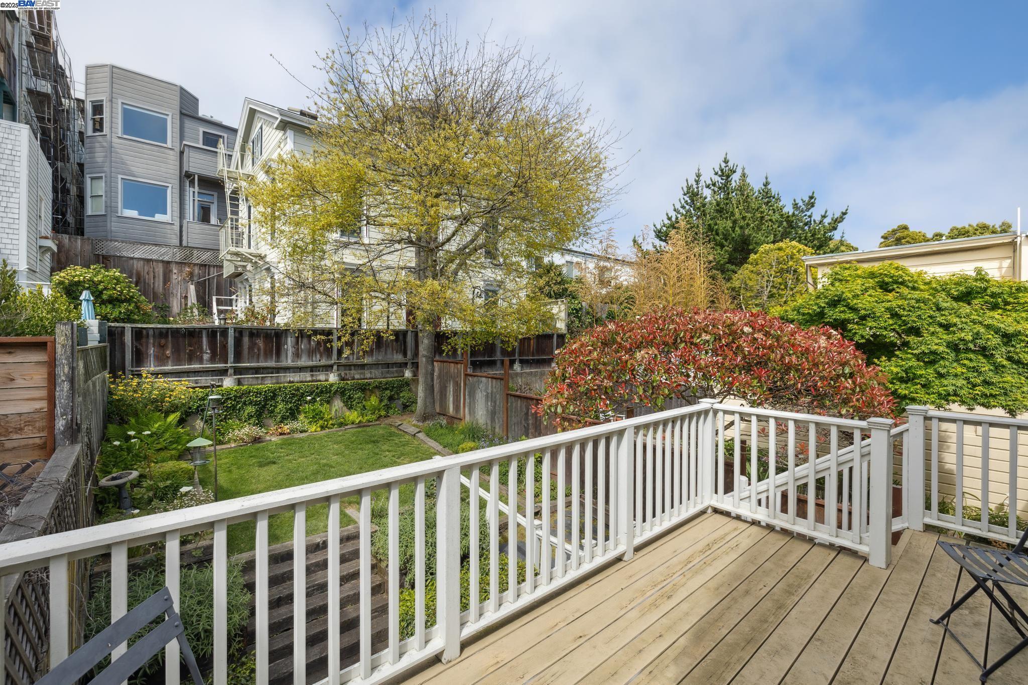 Detail Gallery Image 3 of 46 For 2070 Bush St, San Francisco,  CA 94115 - 3 Beds | 2/1 Baths