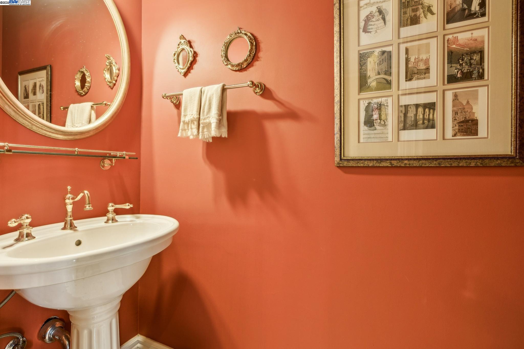 Detail Gallery Image 25 of 46 For 2070 Bush St, San Francisco,  CA 94115 - 3 Beds | 2/1 Baths