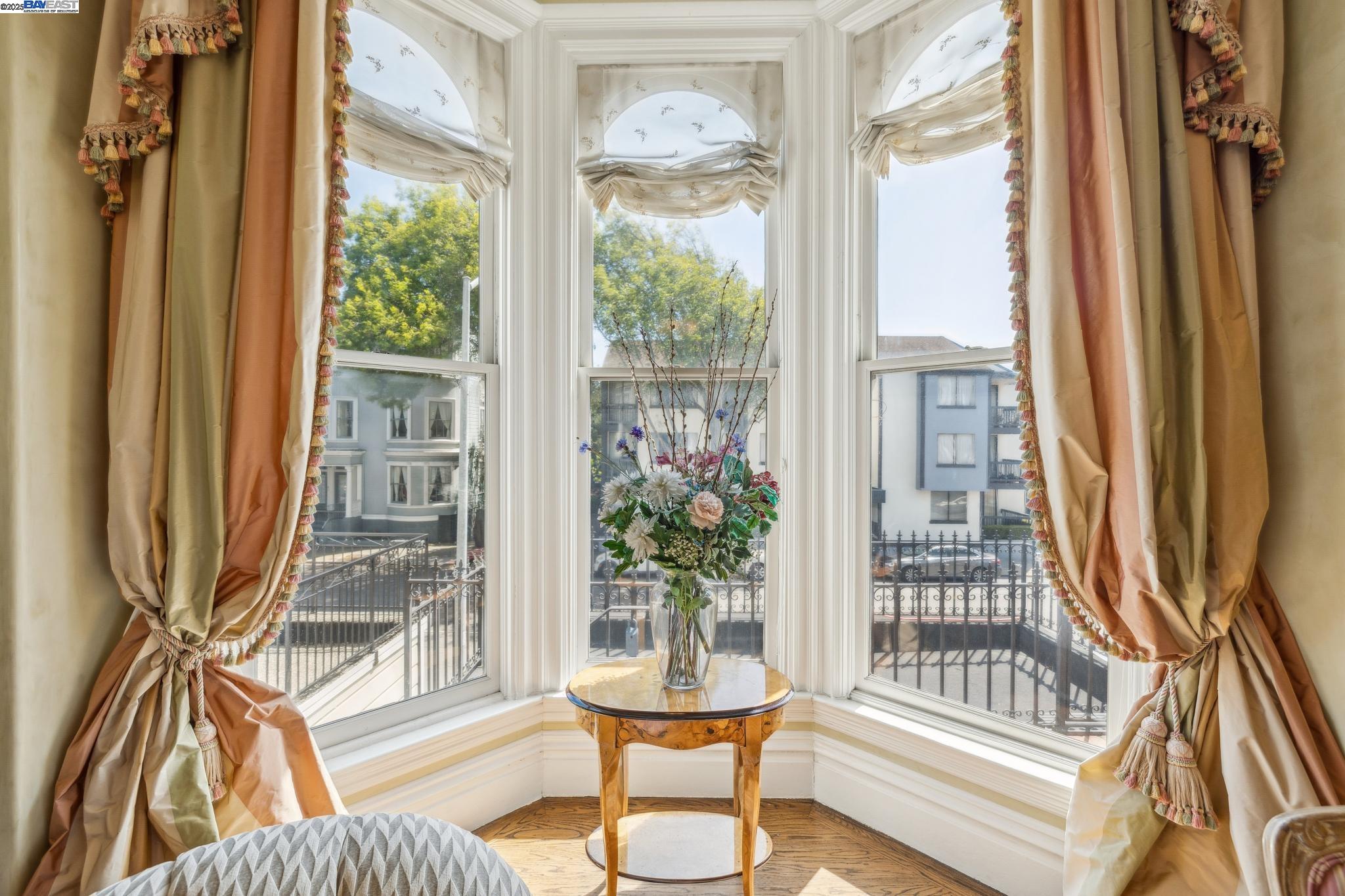 Detail Gallery Image 8 of 46 For 2070 Bush St, San Francisco,  CA 94115 - 3 Beds | 2/1 Baths