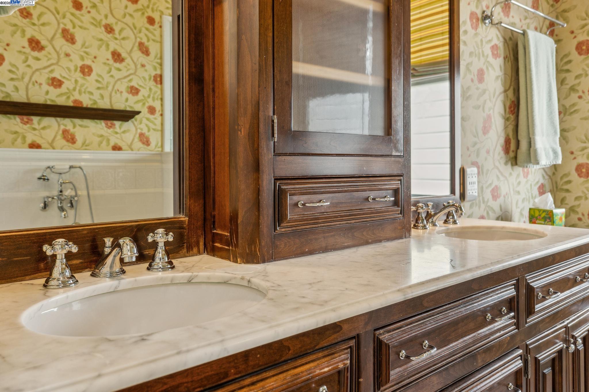 Detail Gallery Image 10 of 46 For 2070 Bush St, San Francisco,  CA 94115 - 3 Beds | 2/1 Baths