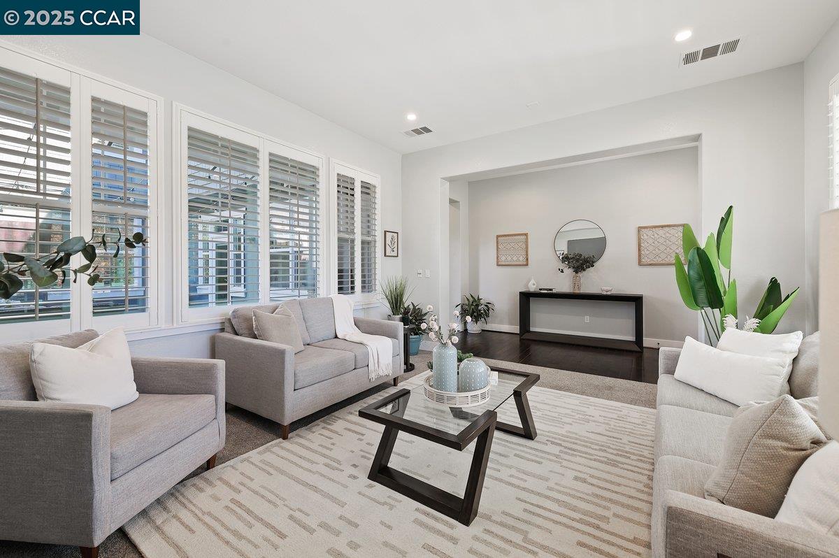 Detail Gallery Image 5 of 37 For 5656 Stockton Loop, Livermore,  CA 94550 - 5 Beds | 4 Baths