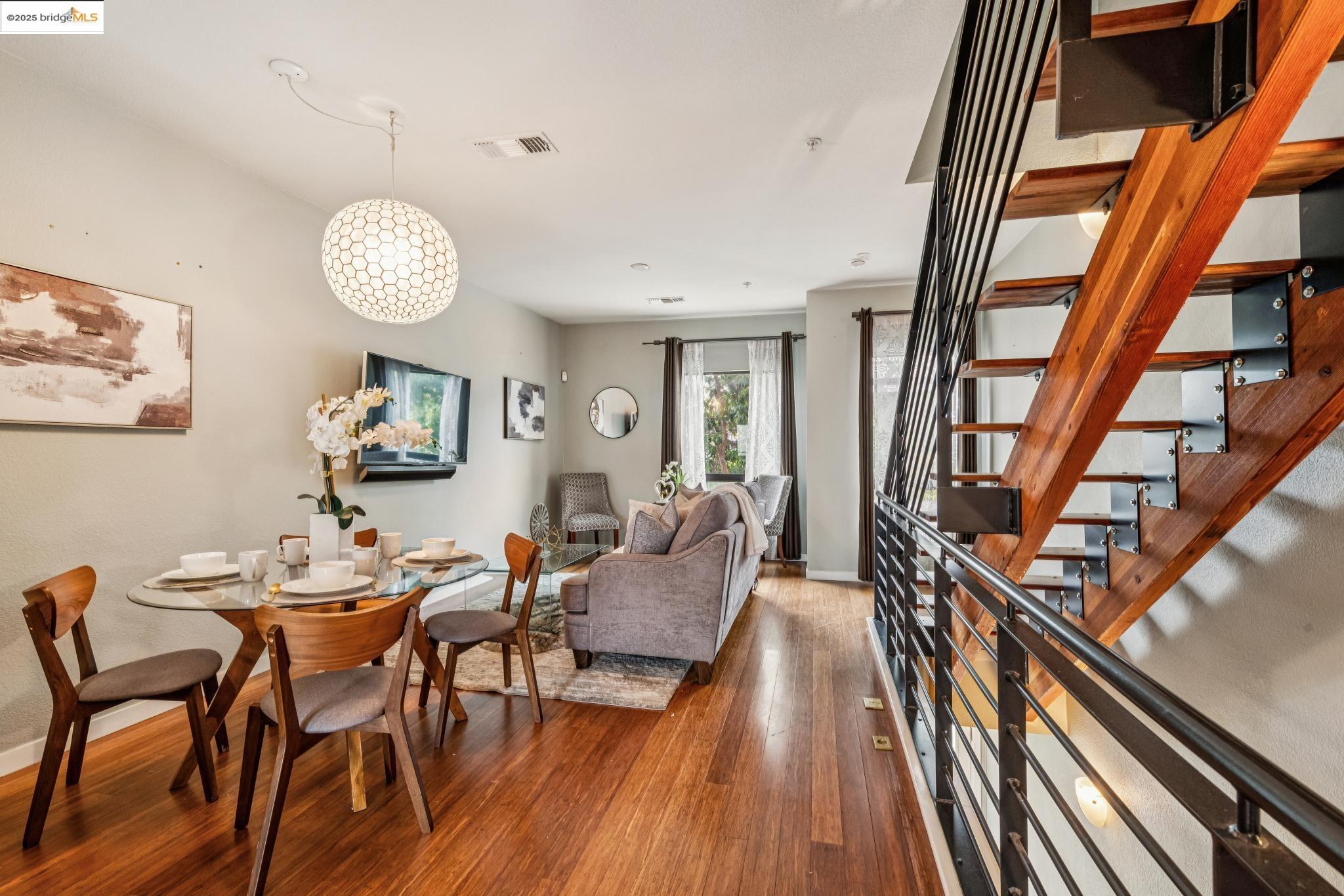 Detail Gallery Image 18 of 47 For 1211 Wood St, Oakland,  CA 94607 - 2 Beds | 2/1 Baths