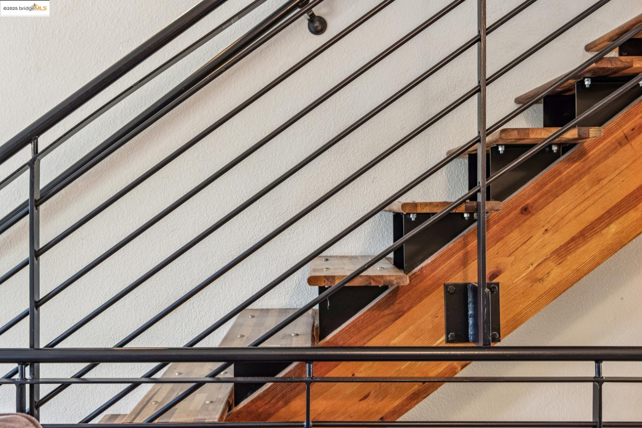 Detail Gallery Image 32 of 47 For 1211 Wood St, Oakland,  CA 94607 - 2 Beds | 2/1 Baths