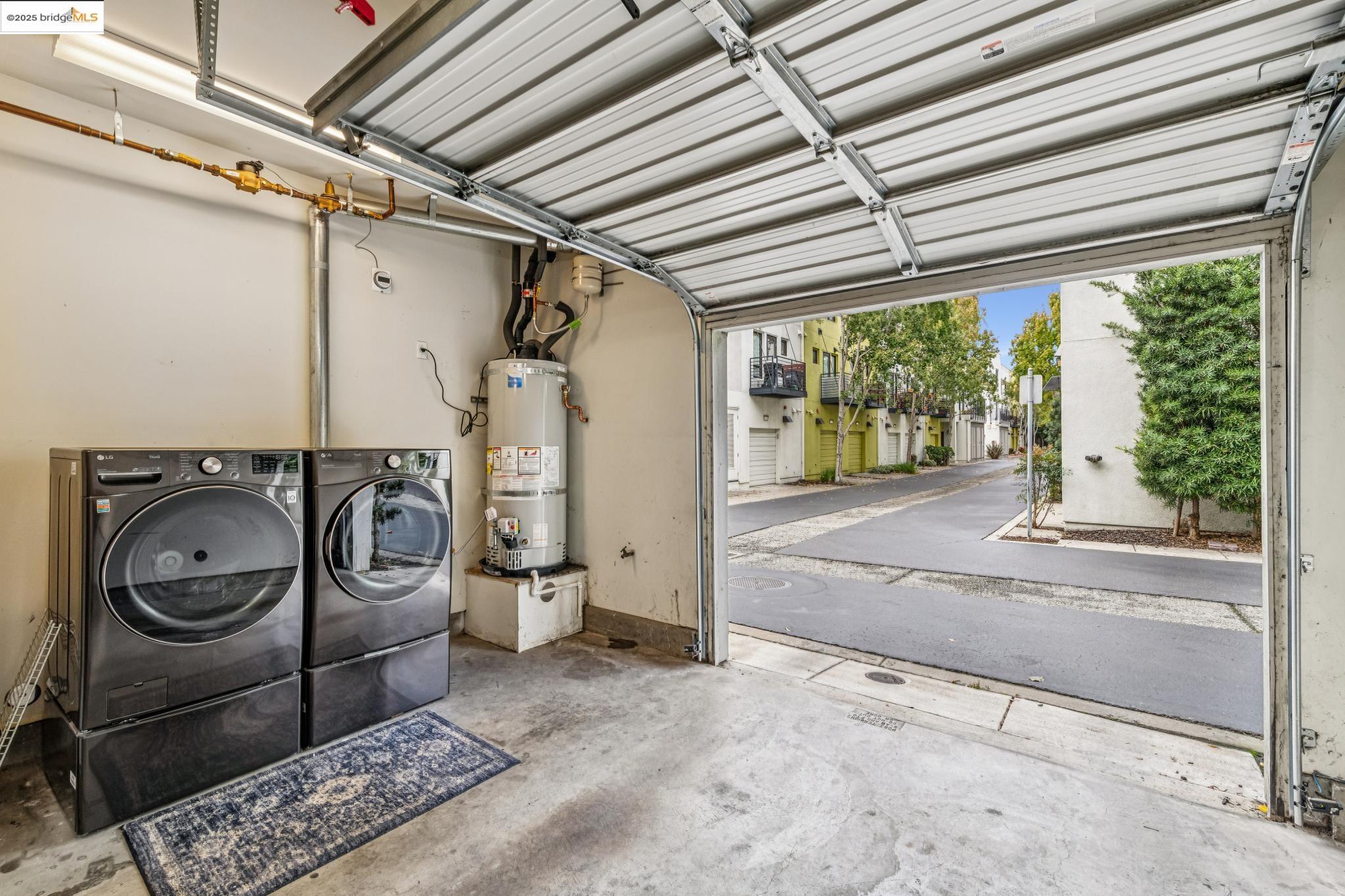 Detail Gallery Image 44 of 47 For 1211 Wood St, Oakland,  CA 94607 - 2 Beds | 2/1 Baths