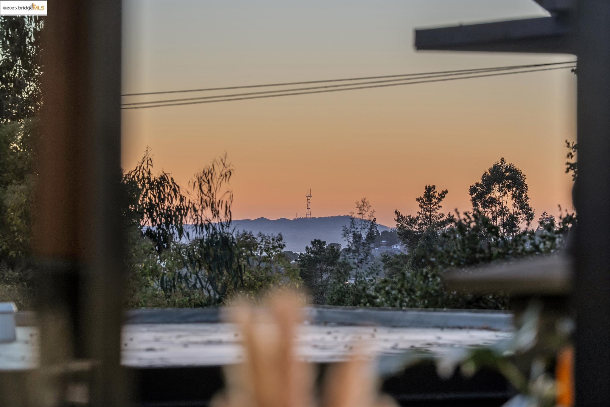 Detail Gallery Image 18 of 40 For 9034 Mcgurrin Rd, Oakland,  CA 94605 - 4 Beds | 3/1 Baths