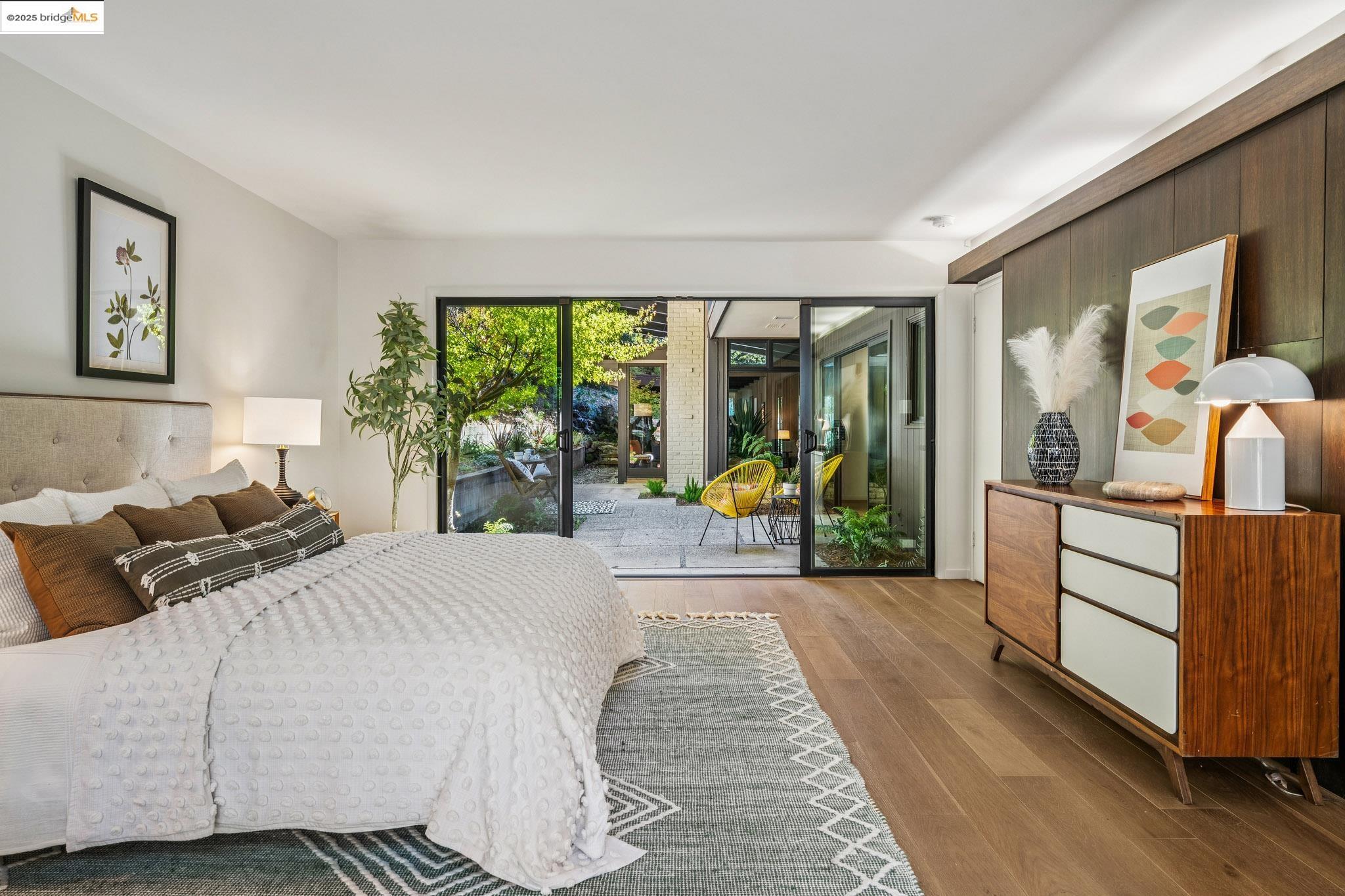 Detail Gallery Image 26 of 40 For 9034 Mcgurrin Rd, Oakland,  CA 94605 - 4 Beds | 3/1 Baths