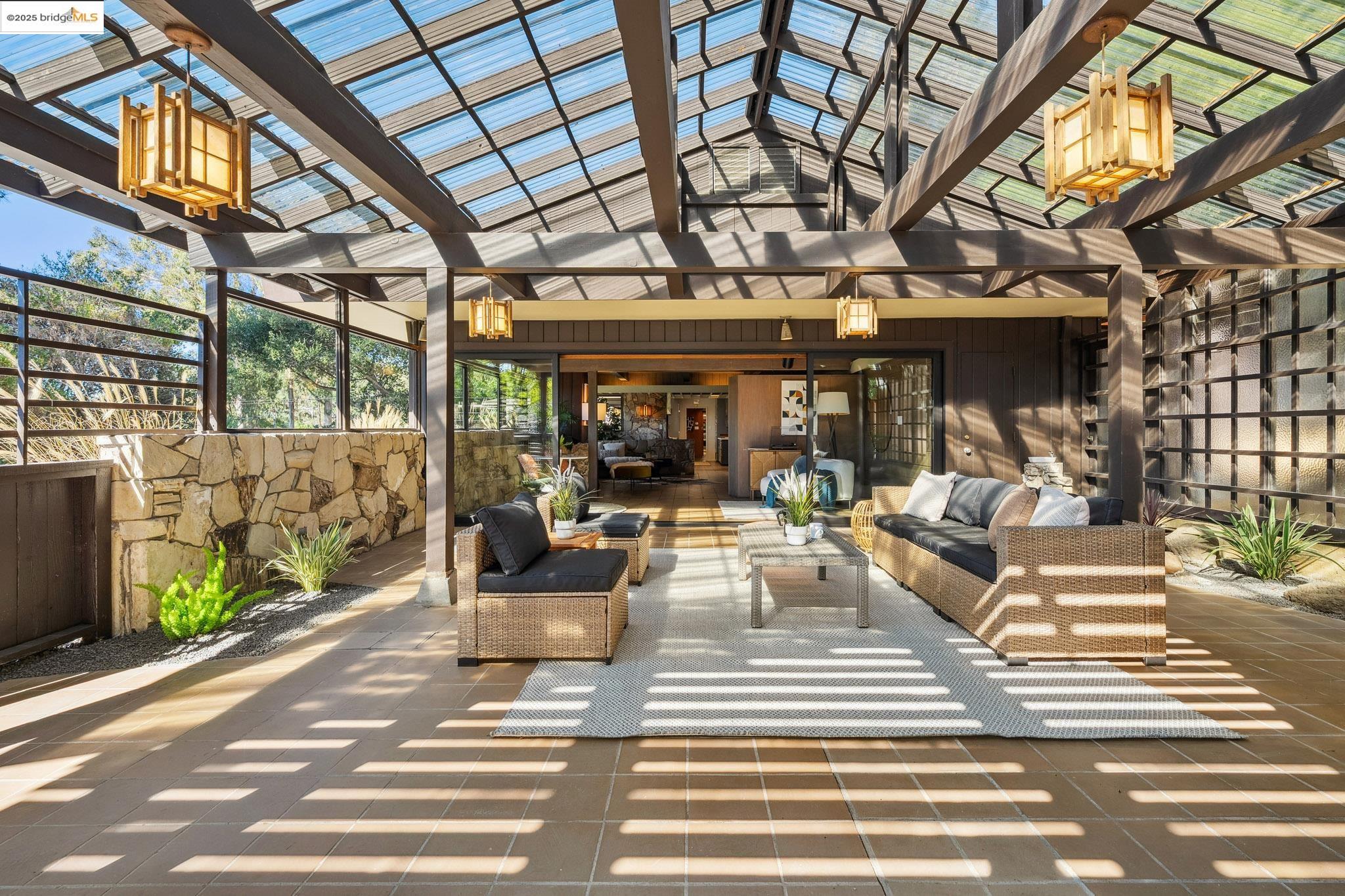 Detail Gallery Image 33 of 40 For 9034 Mcgurrin Rd, Oakland,  CA 94605 - 4 Beds | 3/1 Baths