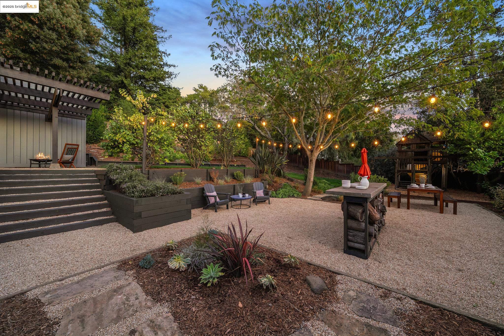 Detail Gallery Image 38 of 40 For 9034 Mcgurrin Rd, Oakland,  CA 94605 - 4 Beds | 3/1 Baths