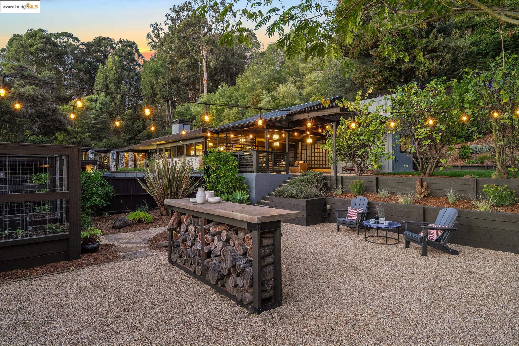 Detail Gallery Image 39 of 40 For 9034 Mcgurrin Rd, Oakland,  CA 94605 - 4 Beds | 3/1 Baths