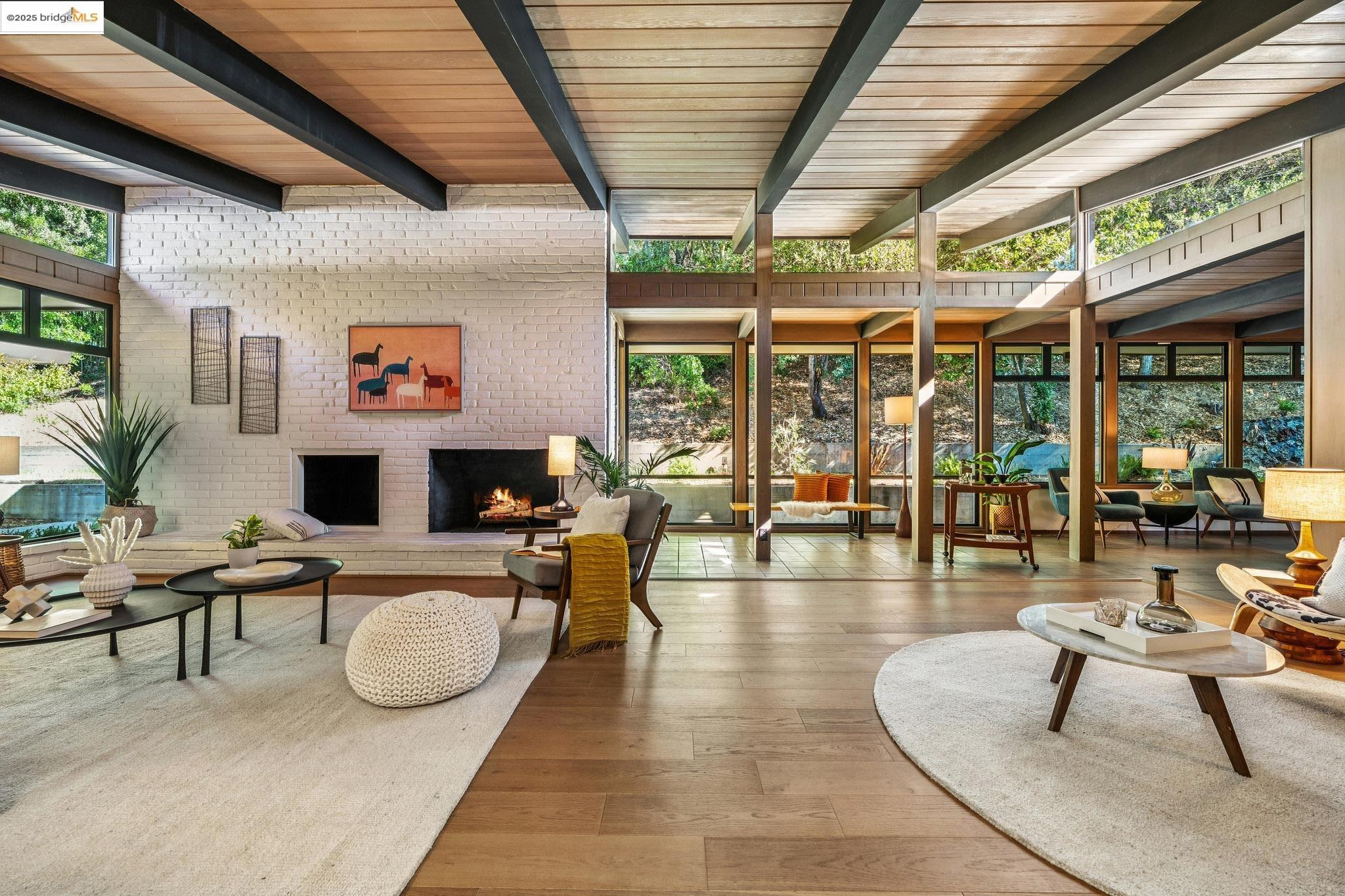 Detail Gallery Image 5 of 40 For 9034 Mcgurrin Rd, Oakland,  CA 94605 - 4 Beds | 3/1 Baths