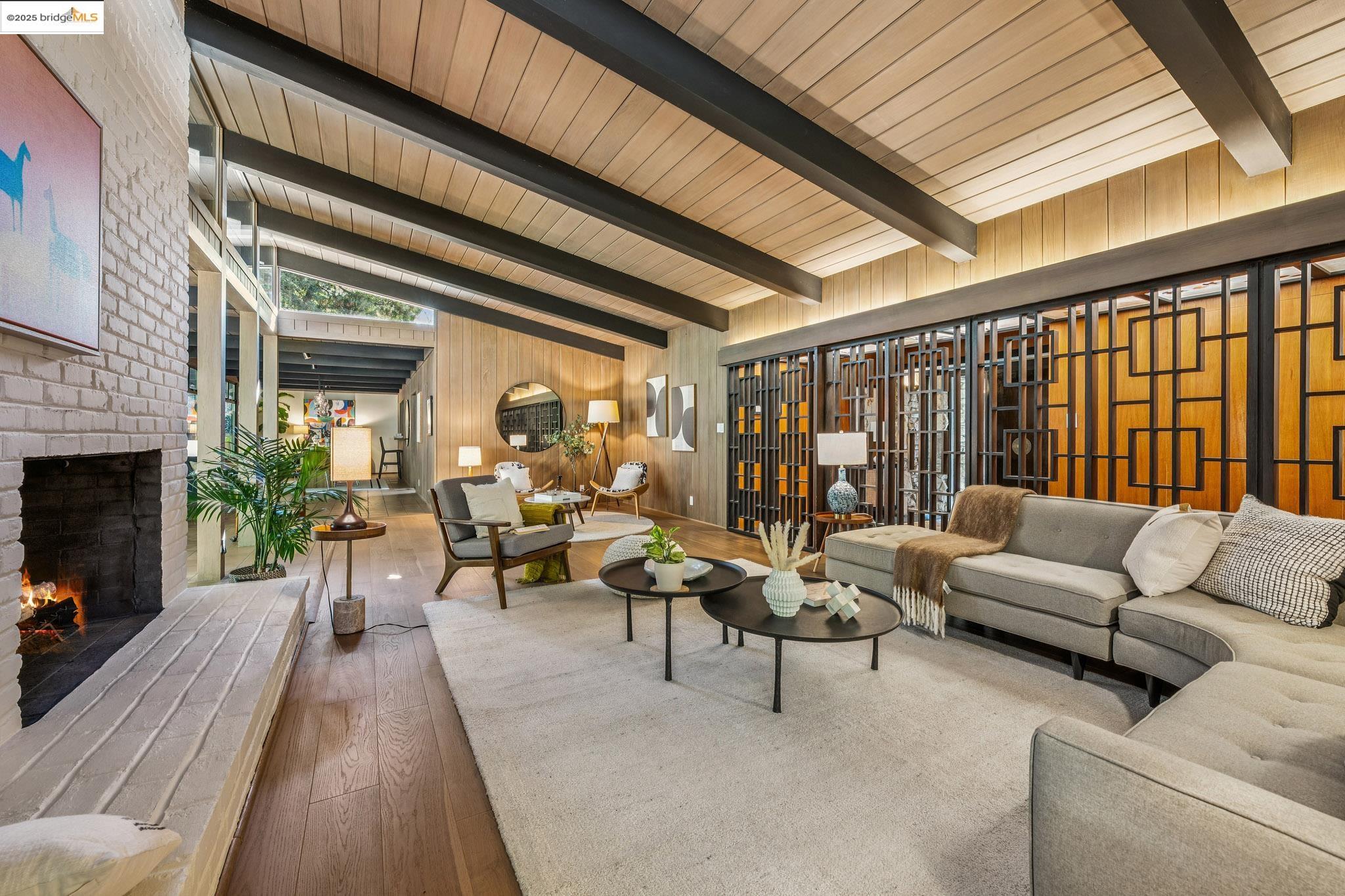 Detail Gallery Image 6 of 40 For 9034 Mcgurrin Rd, Oakland,  CA 94605 - 4 Beds | 3/1 Baths