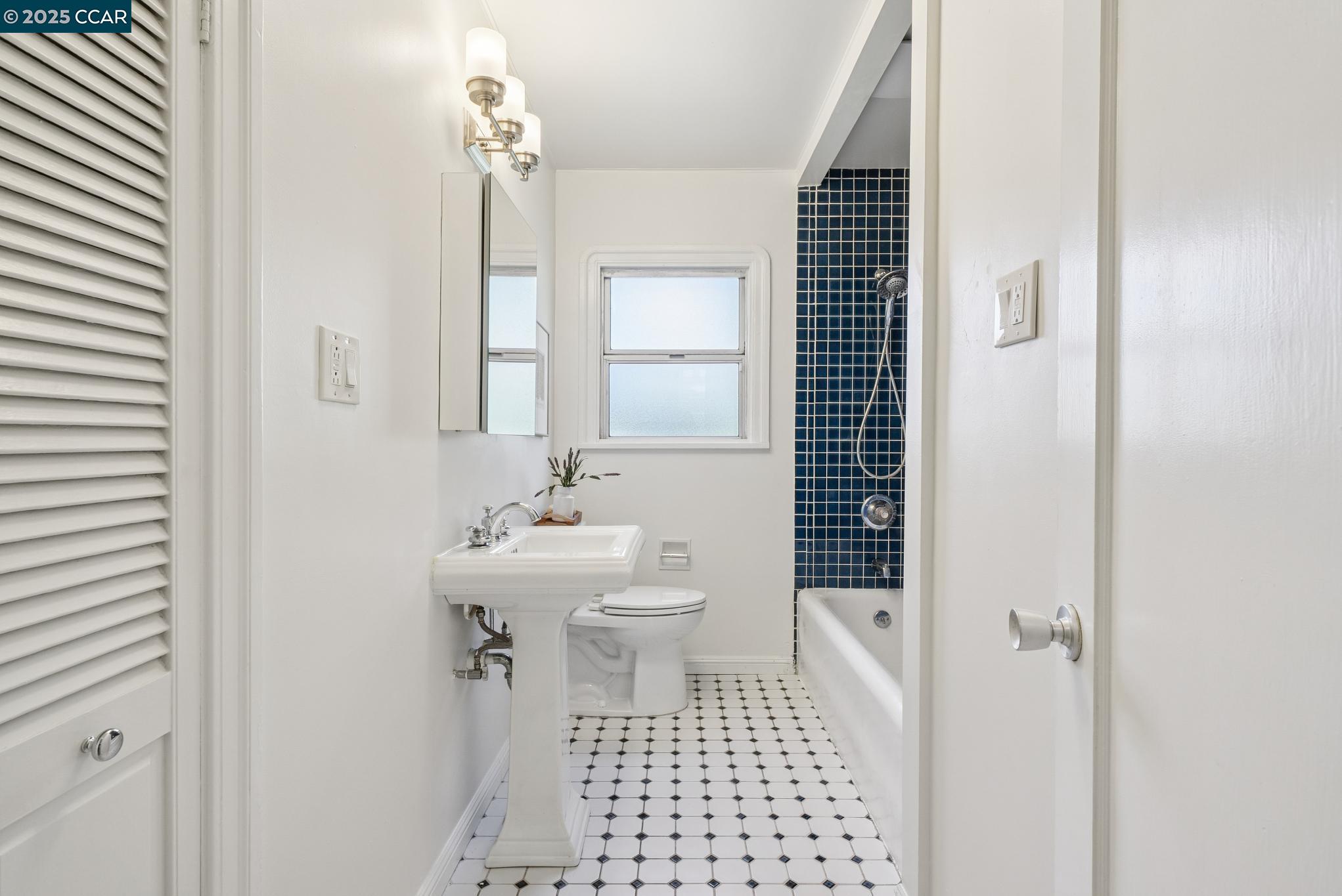 Detail Gallery Image 23 of 45 For 3616 Wisconsin St, Oakland,  CA 94619 - 2 Beds | 1 Baths