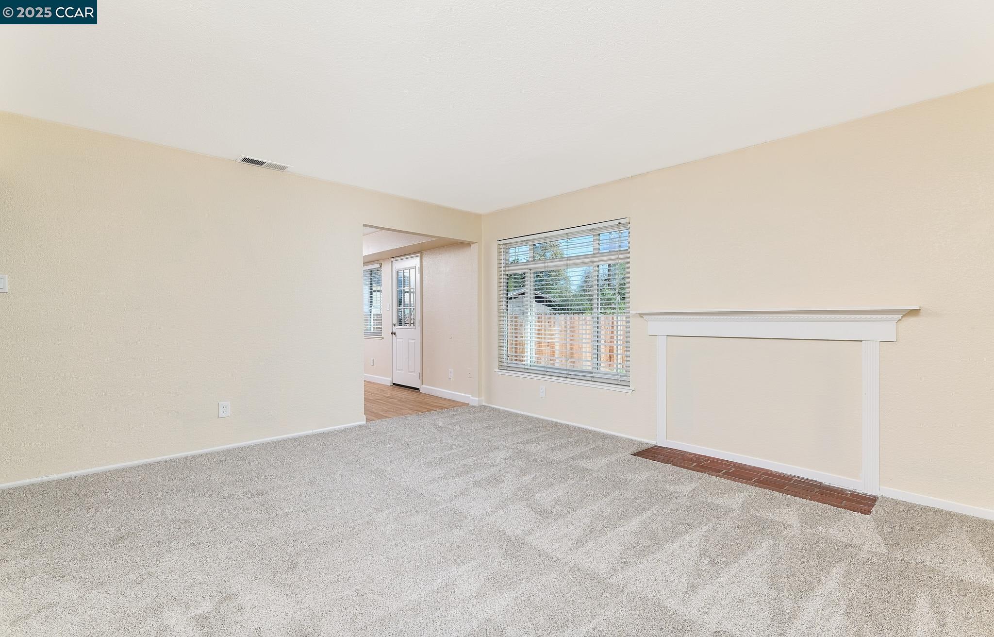 Detail Gallery Image 8 of 16 For 4400 C Pkwy, Sacramento,  CA 95823 - 3 Beds | 1 Baths
