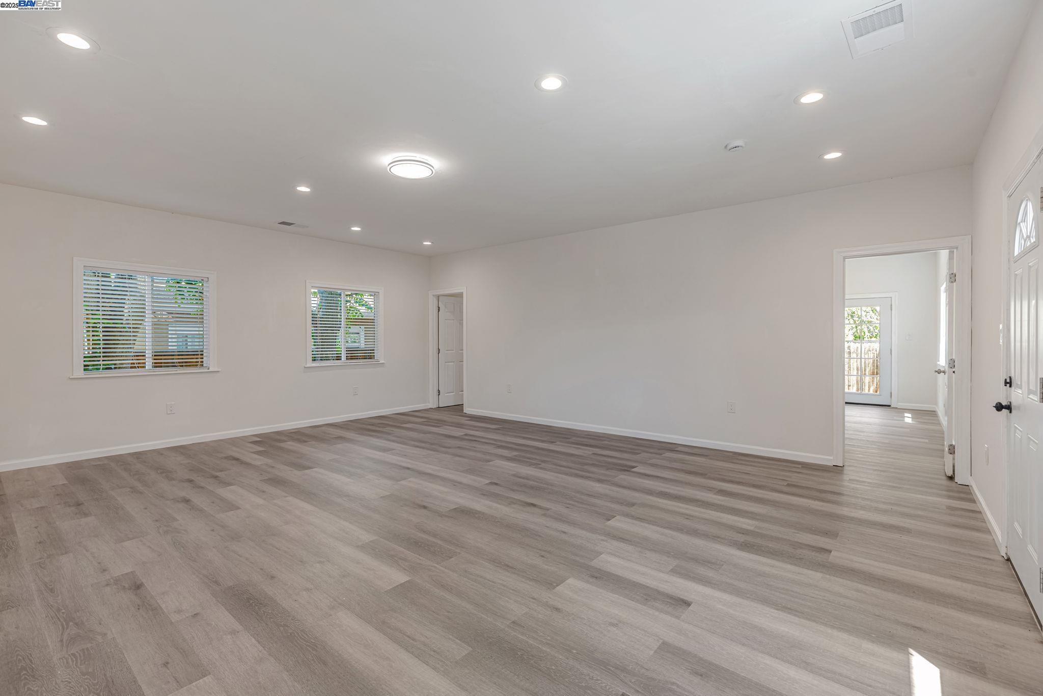 Detail Gallery Image 11 of 39 For 2056 Elm St, Livermore,  CA 94551 - 3 Beds | 2 Baths