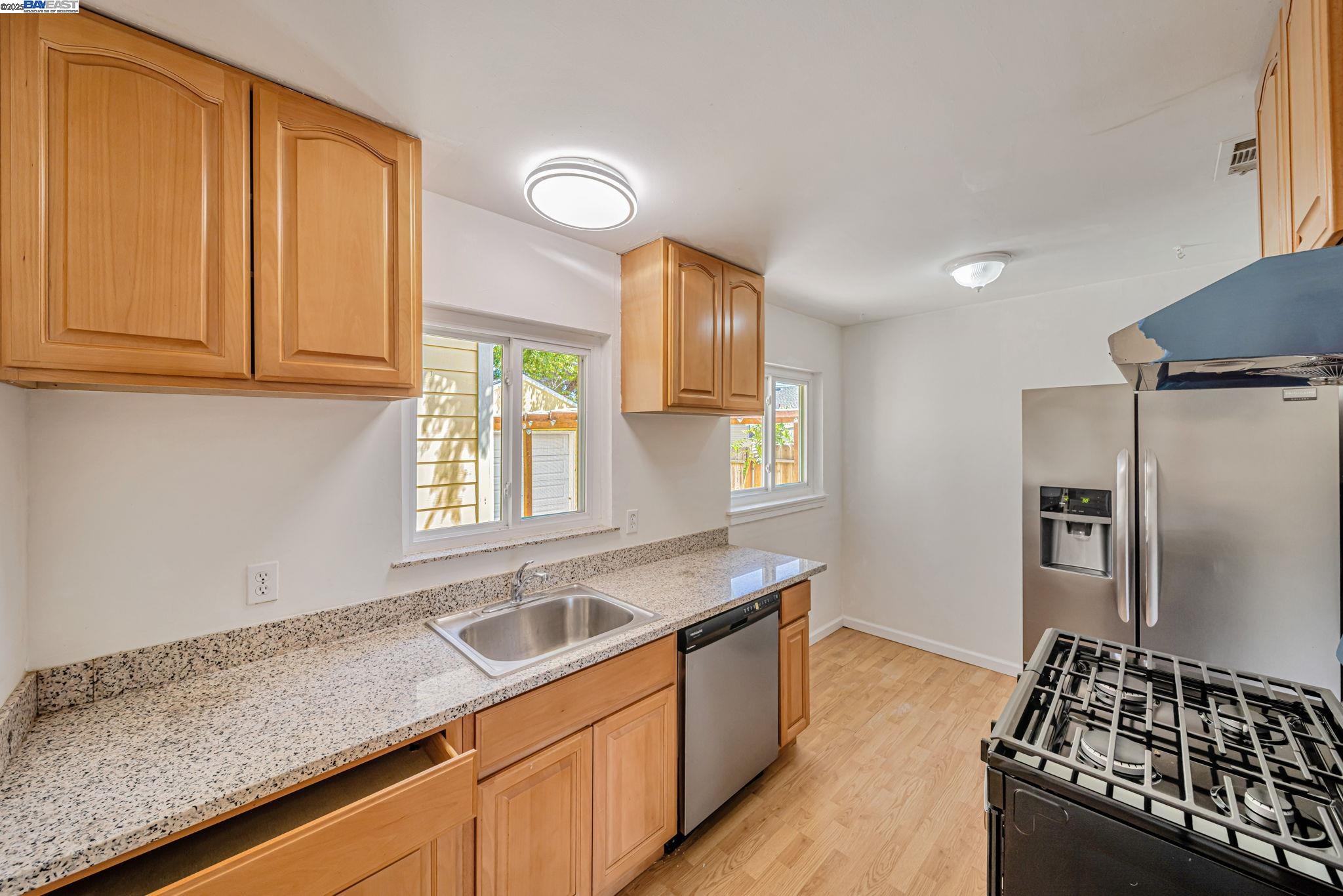 Detail Gallery Image 12 of 39 For 2056 Elm St, Livermore,  CA 94551 - 3 Beds | 2 Baths