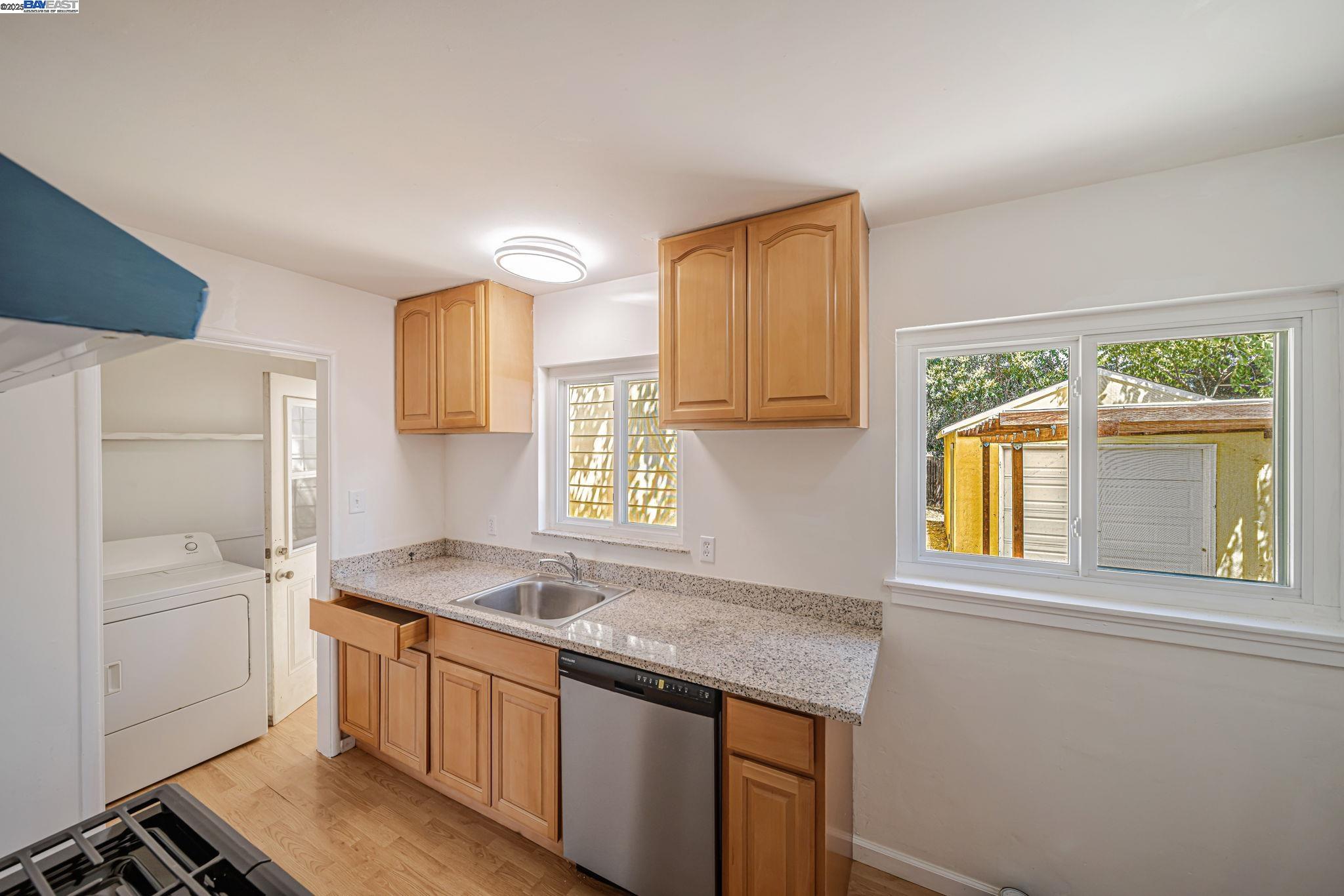 Detail Gallery Image 14 of 39 For 2056 Elm St, Livermore,  CA 94551 - 3 Beds | 2 Baths