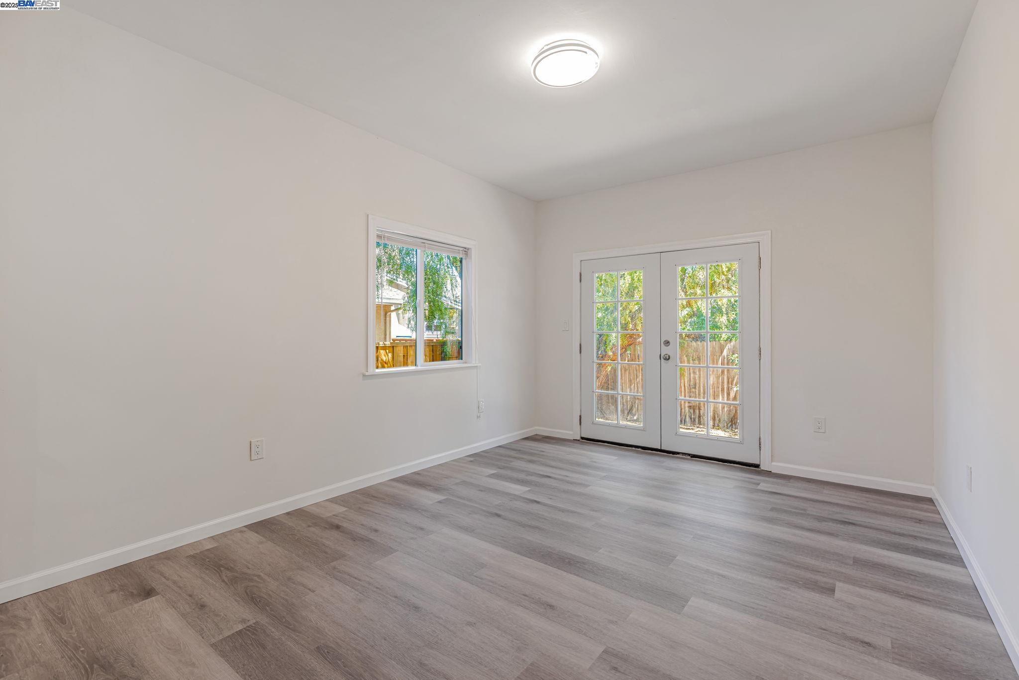 Detail Gallery Image 21 of 39 For 2056 Elm St, Livermore,  CA 94551 - 3 Beds | 2 Baths