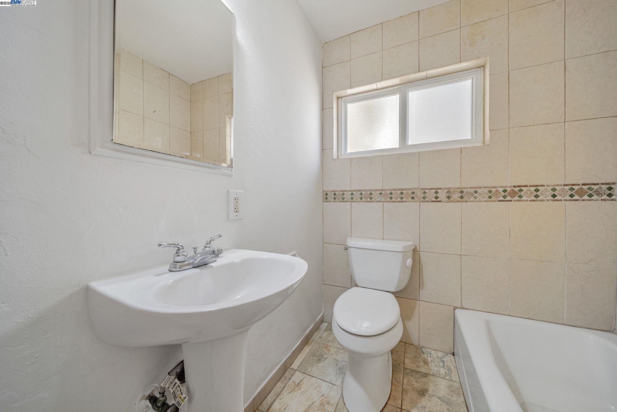 Detail Gallery Image 28 of 39 For 2056 Elm St, Livermore,  CA 94551 - 3 Beds | 2 Baths