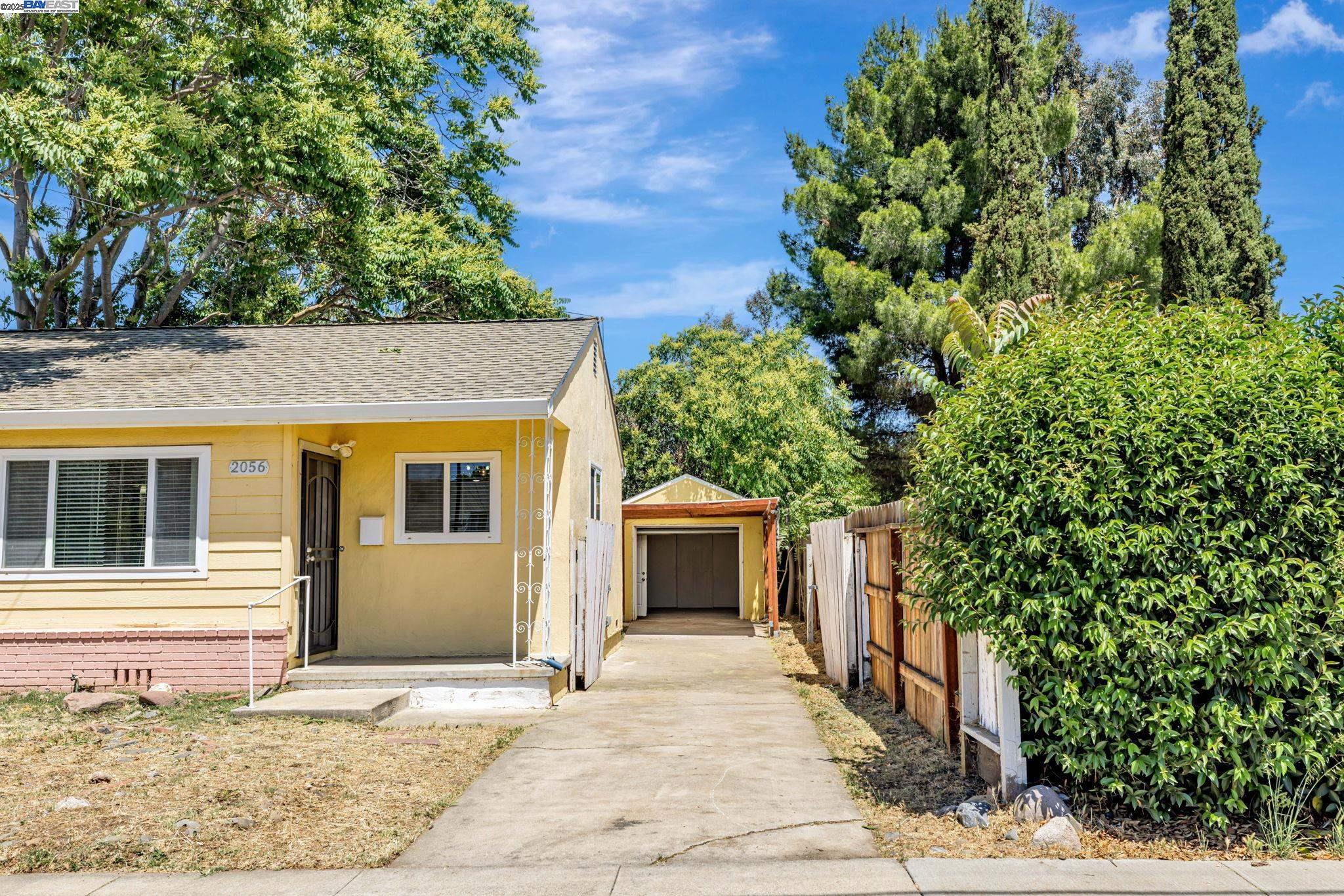 Detail Gallery Image 4 of 39 For 2056 Elm St, Livermore,  CA 94551 - 3 Beds | 2 Baths