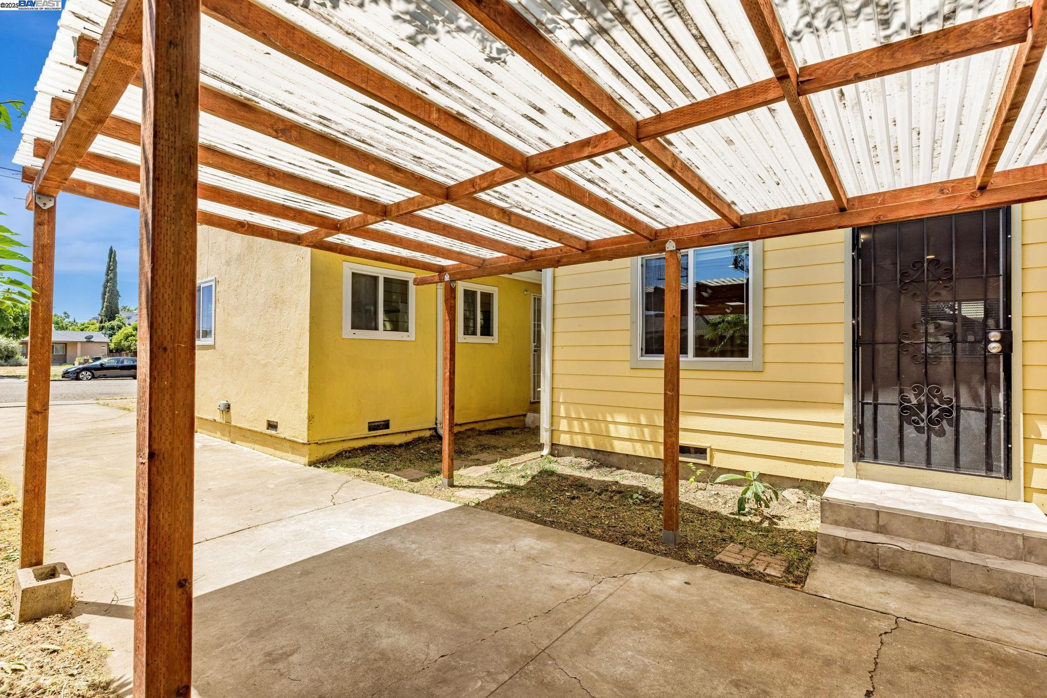 Detail Gallery Image 32 of 39 For 2056 Elm St, Livermore,  CA 94551 - 3 Beds | 2 Baths