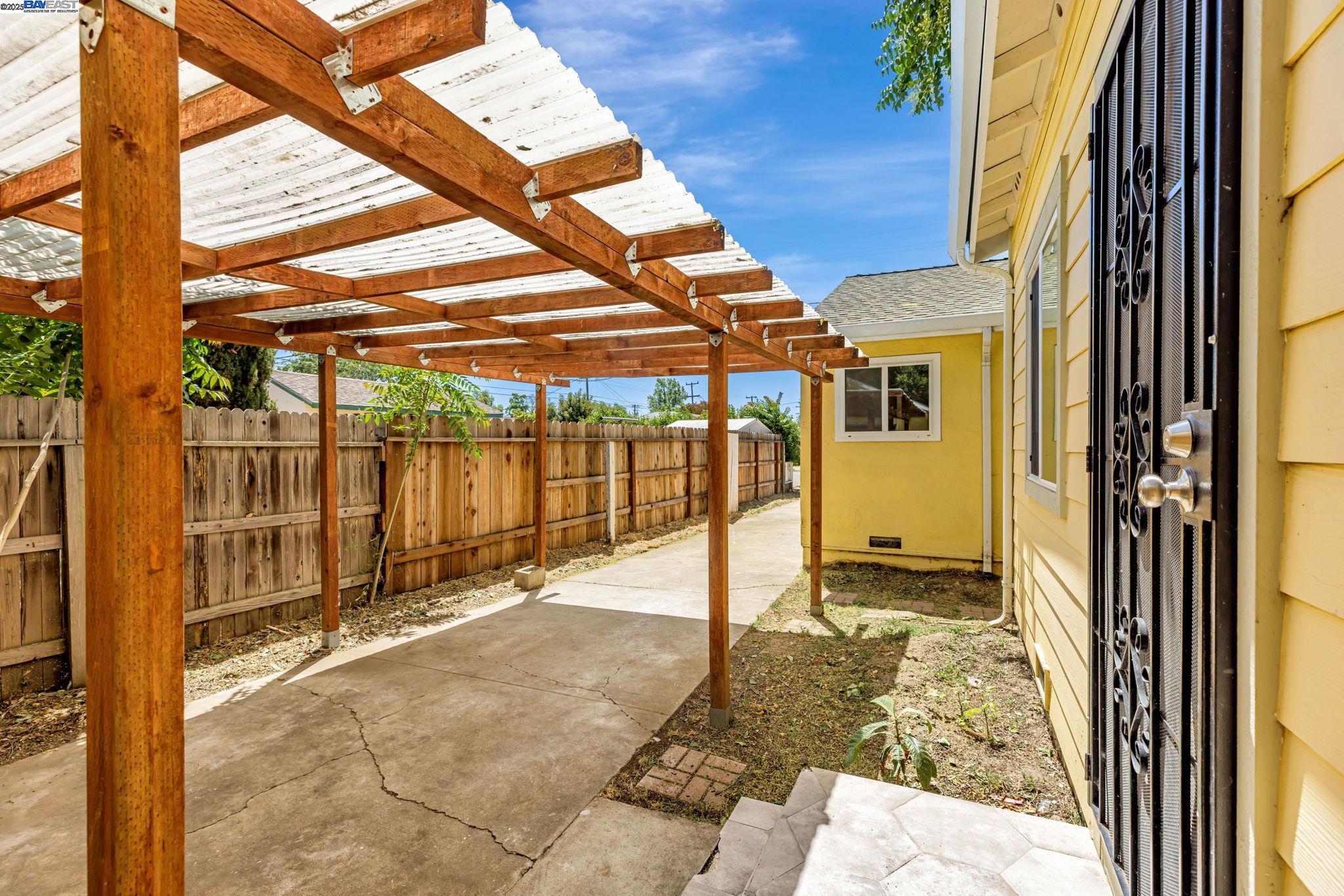 Detail Gallery Image 32 of 39 For 2056 Elm St, Livermore,  CA 94551 - 3 Beds | 2 Baths