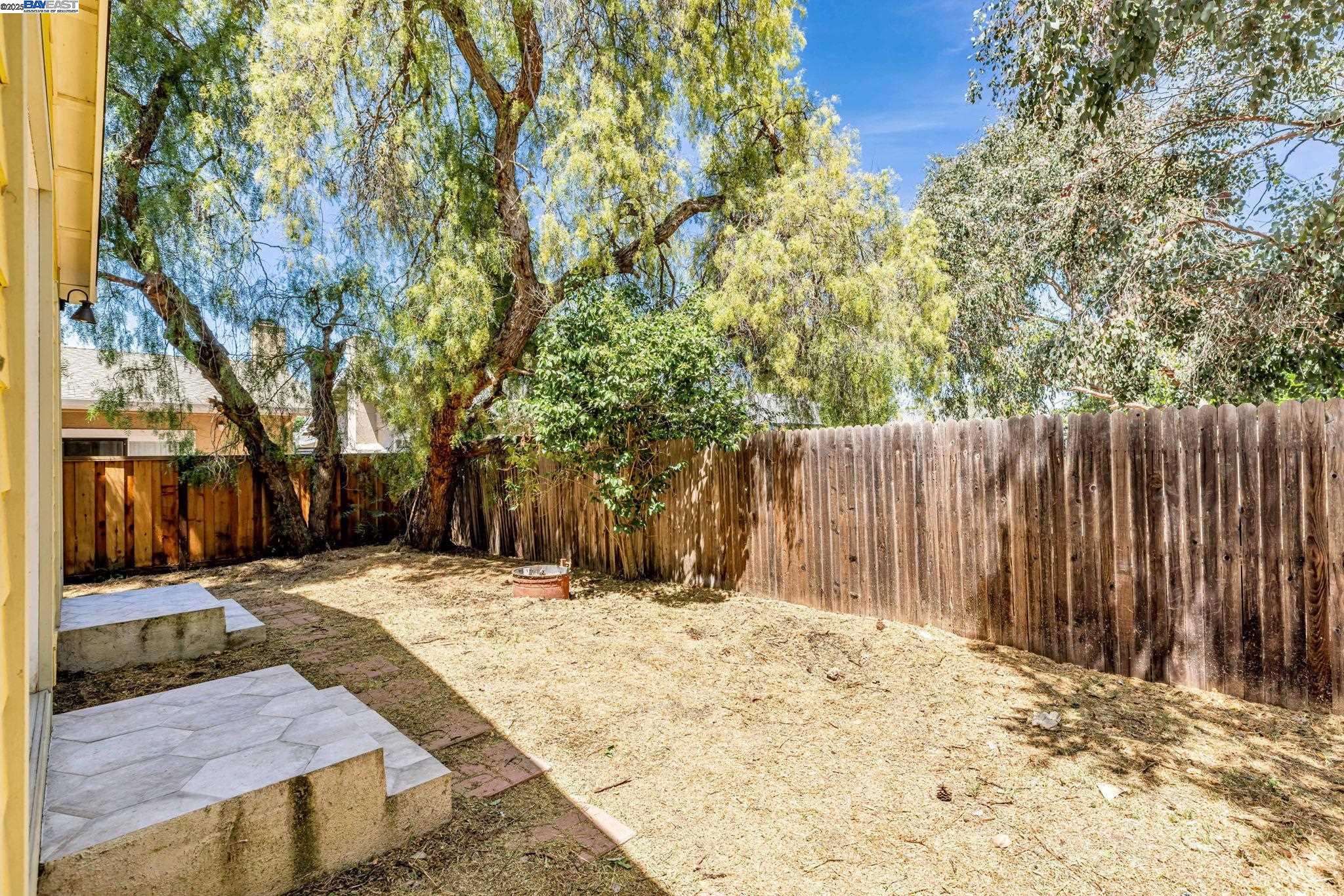 Detail Gallery Image 34 of 39 For 2056 Elm St, Livermore,  CA 94551 - 3 Beds | 2 Baths