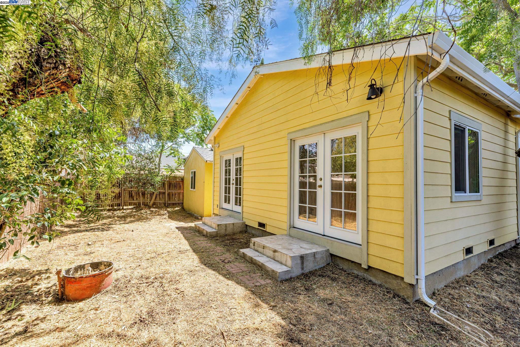 Detail Gallery Image 35 of 39 For 2056 Elm St, Livermore,  CA 94551 - 3 Beds | 2 Baths