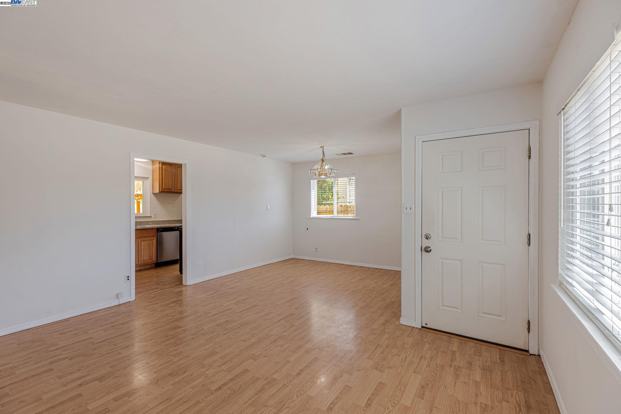 Detail Gallery Image 5 of 39 For 2056 Elm St, Livermore,  CA 94551 - 3 Beds | 2 Baths