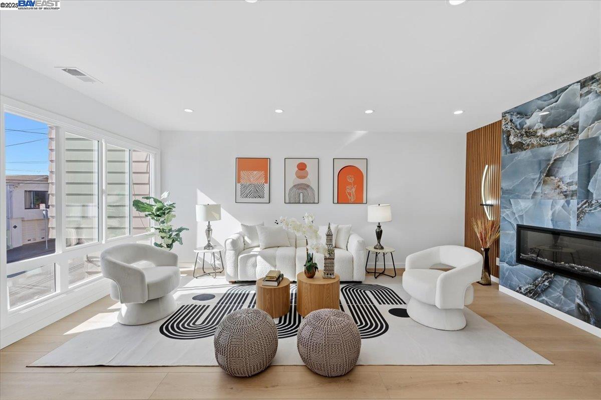 Detail Gallery Image 10 of 60 For 274 Montana St, San Francisco,  CA 94112 - 4 Beds | 4 Baths