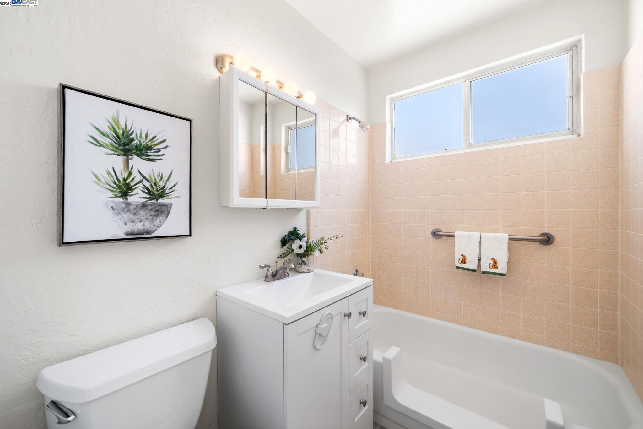 Detail Gallery Image 11 of 25 For 1266 via El Monte, San Lorenzo,  CA 94580 - 3 Beds | 1 Baths